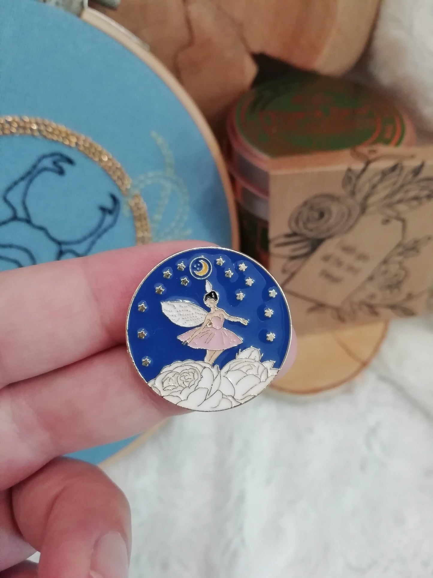 Magnetic needle holder for “Rainbow” “Dancing Fairy” embroidery