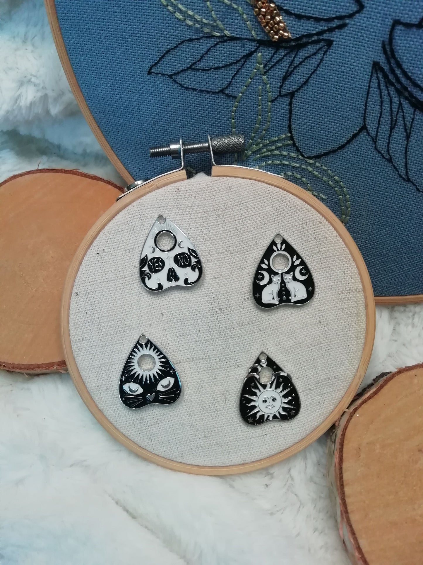 Magnetic needle holder for embroidery "Ouija drops"