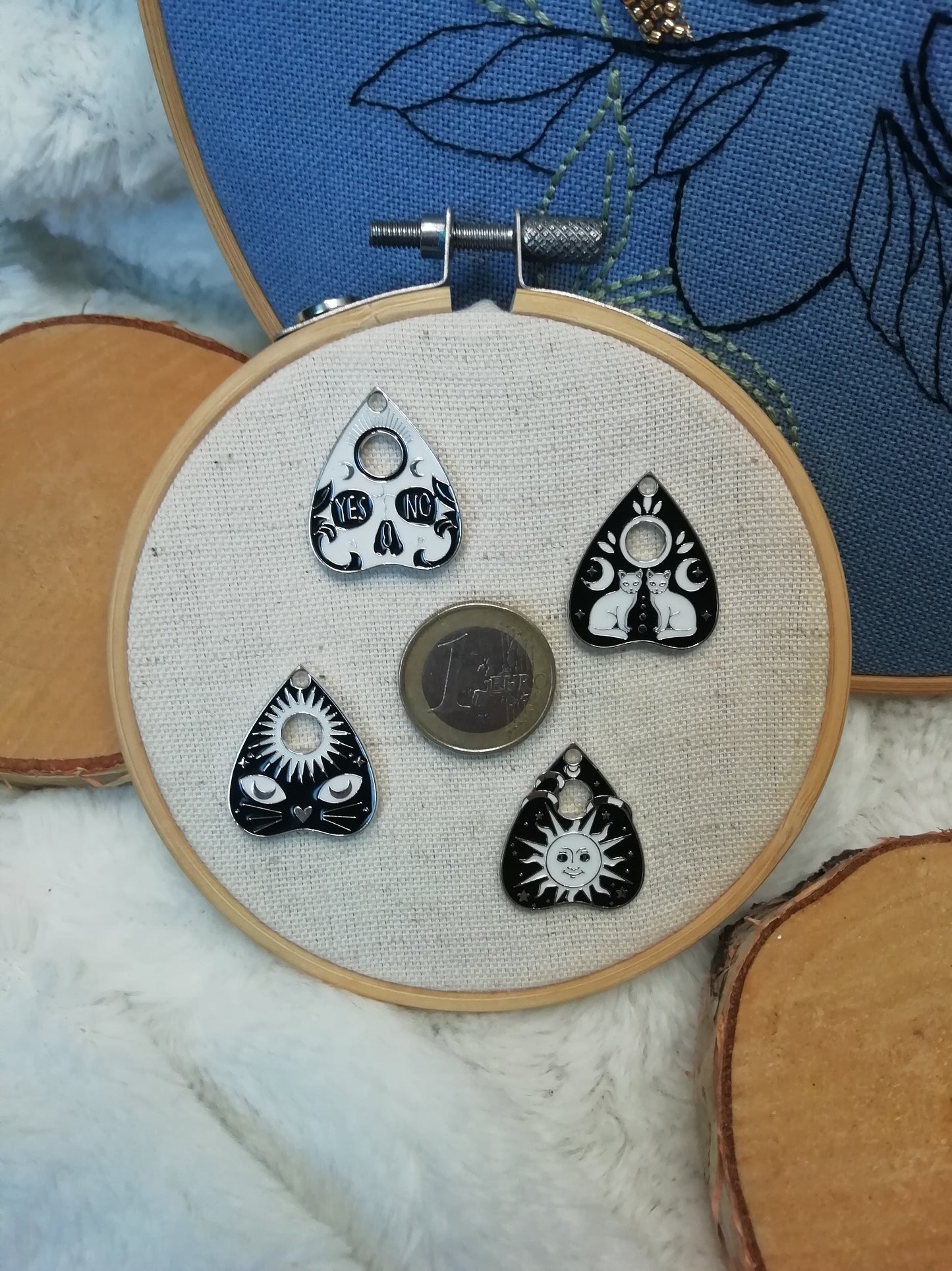 Magnetic needle holder for embroidery "Ouija drops"