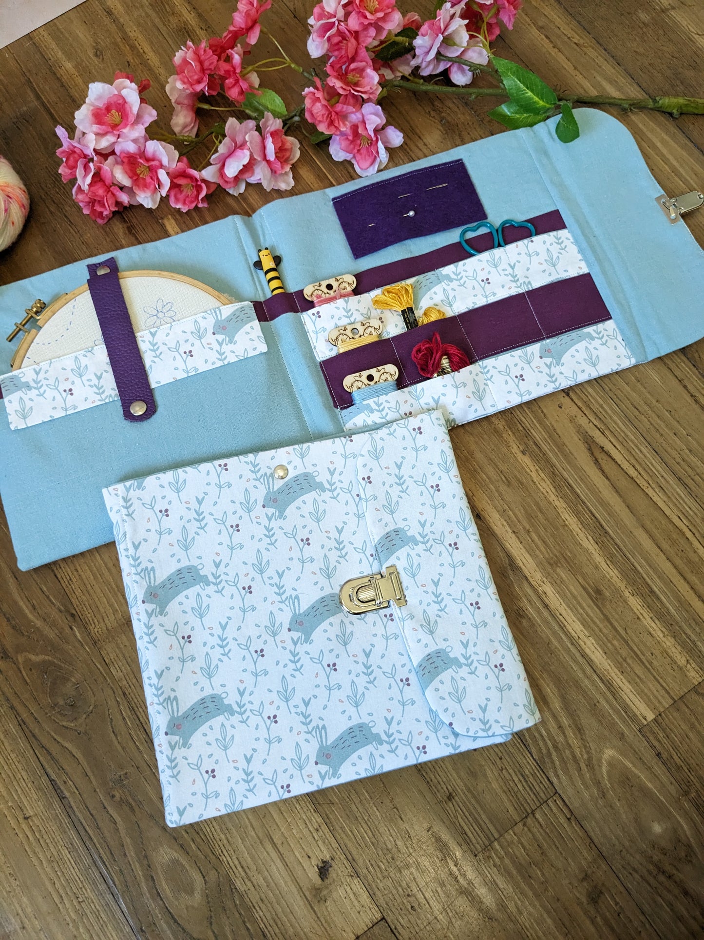 Pochette à broderie Lapins bondissants