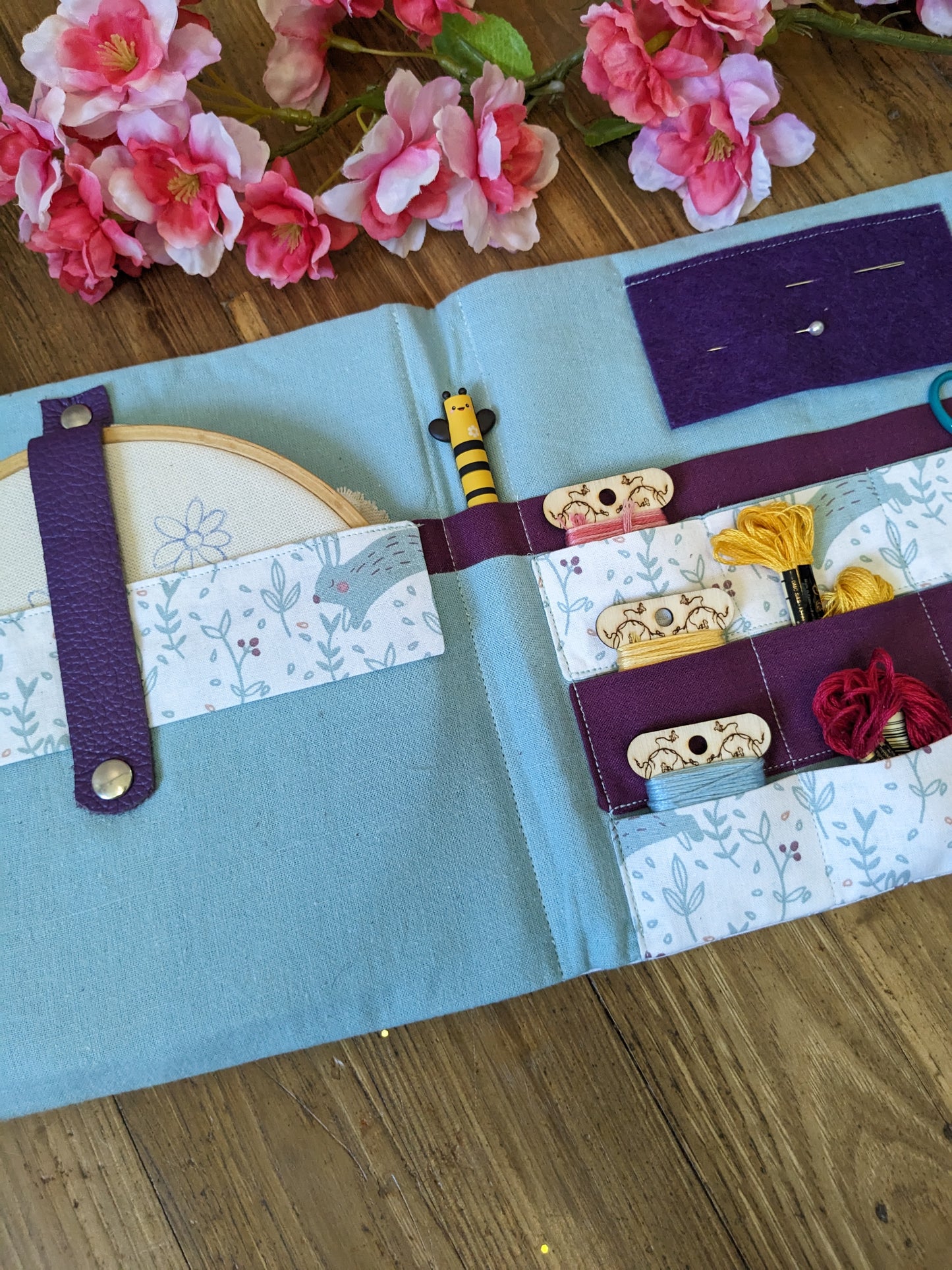 Pochette à broderie Lapins bondissants