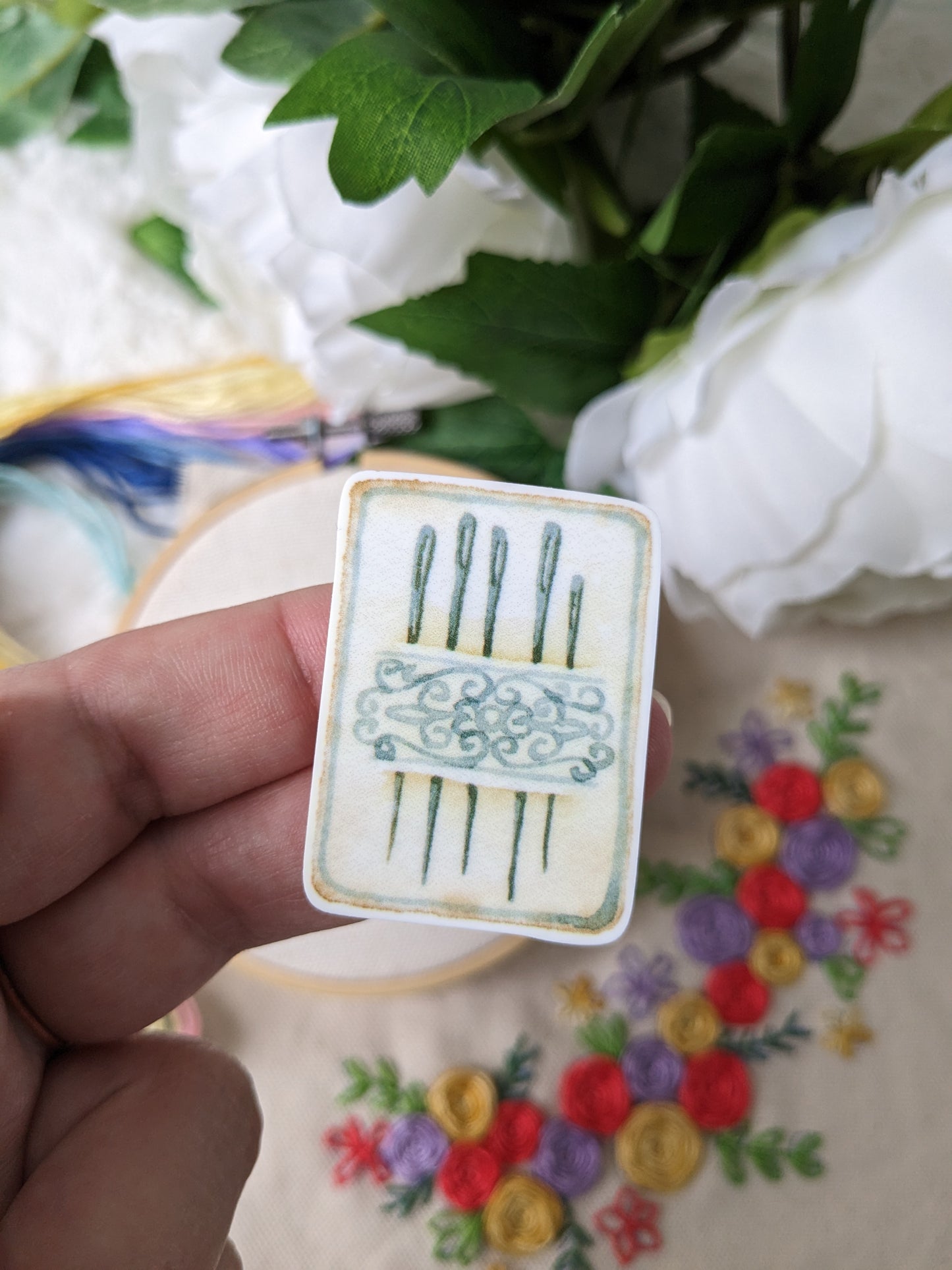 Magnetic needle holder / needle minder "Needle holder", "Blue scissors", "Cat and balls" or "Wave"