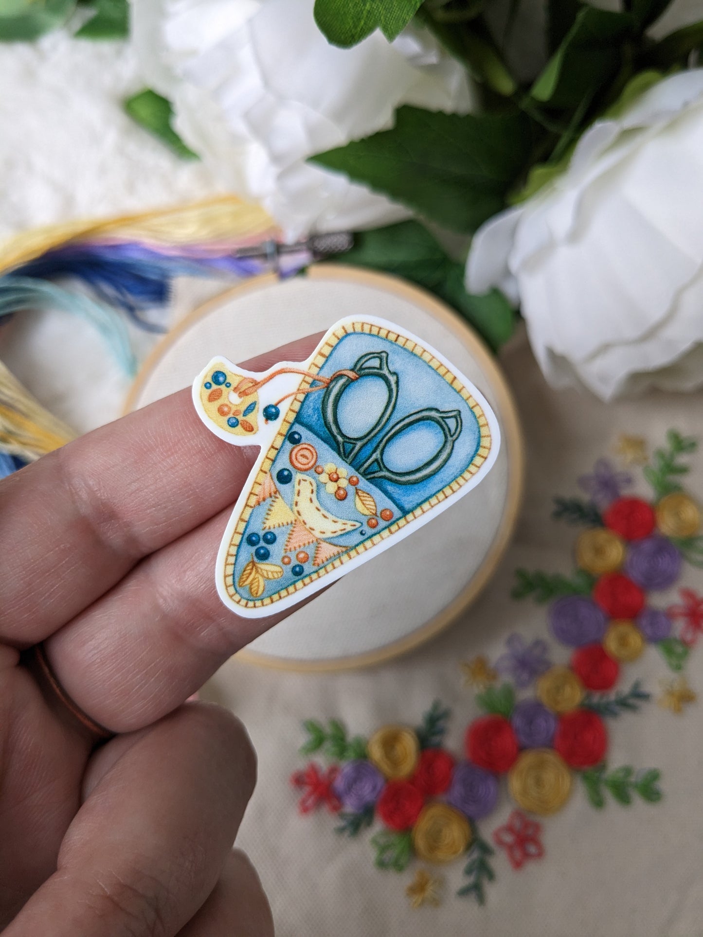Magnetic needle holder / needle minder "Needle holder", "Blue scissors", "Cat and balls" or "Wave"