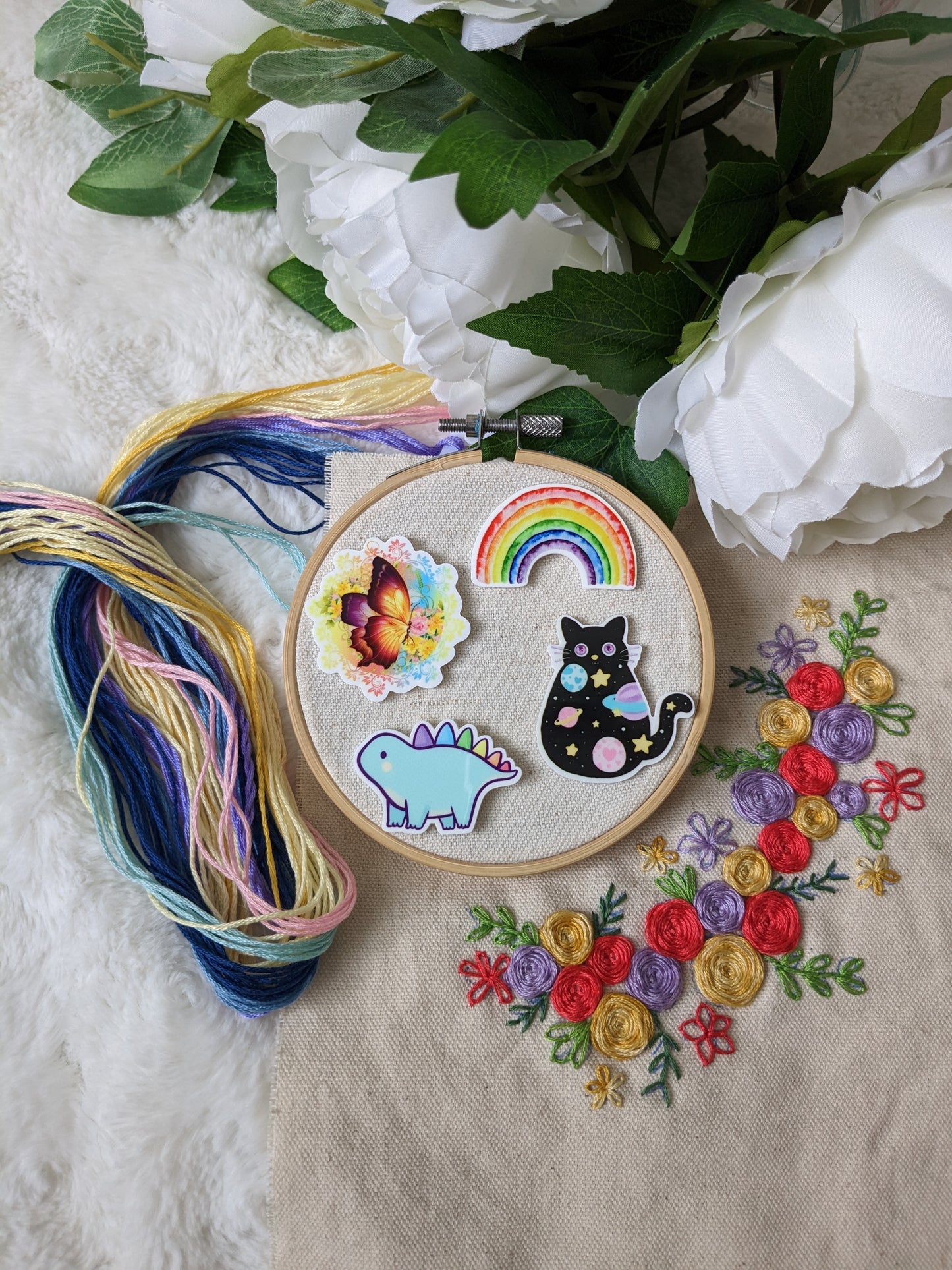 Magnetic needle holder / needle minder "Rainbow", "Pastel butterfly", "Pastel dino" or "Universe cat"