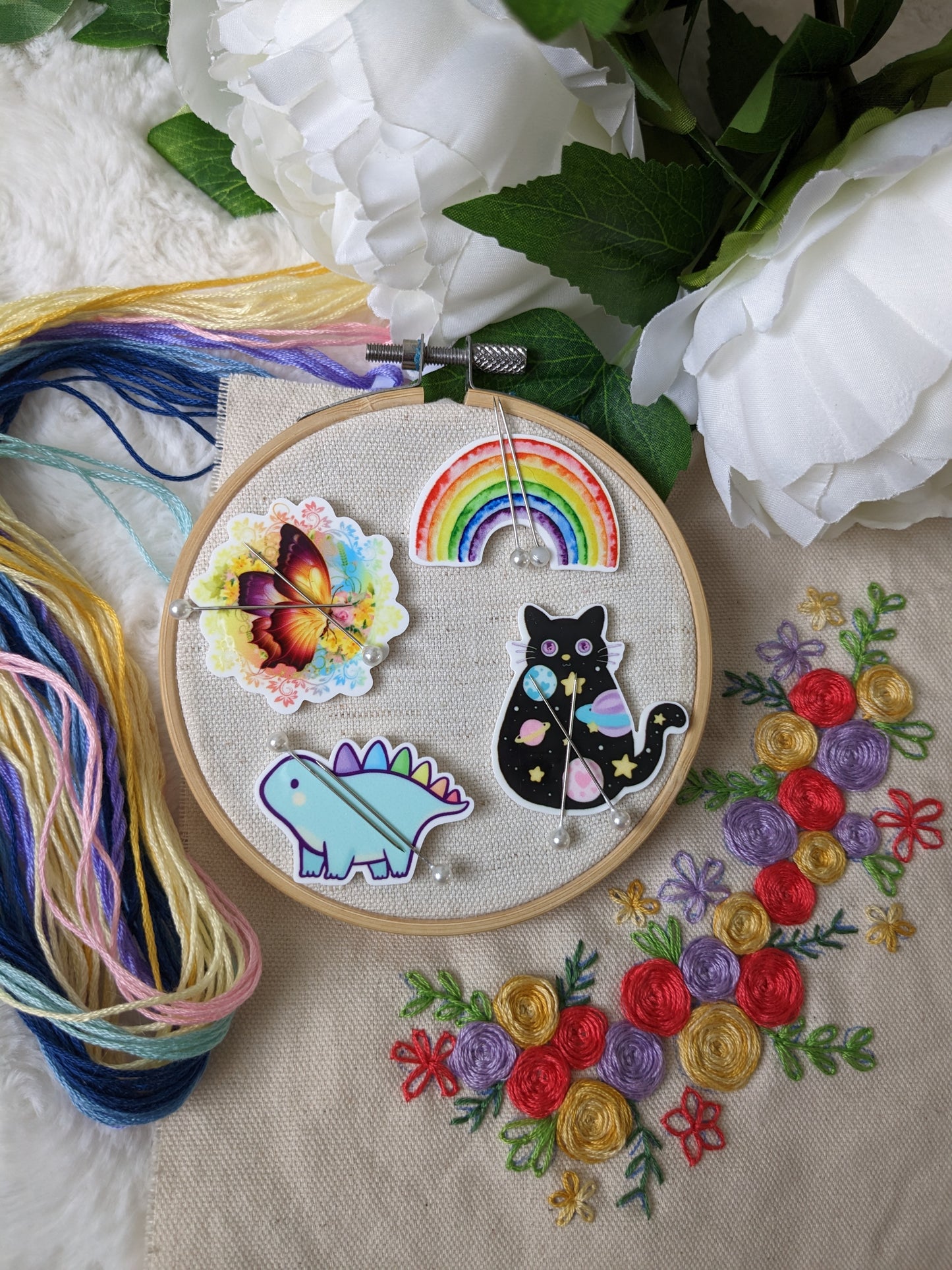 Magnetic needle holder / needle minder "Rainbow", "Pastel butterfly", "Pastel dino" or "Universe cat"
