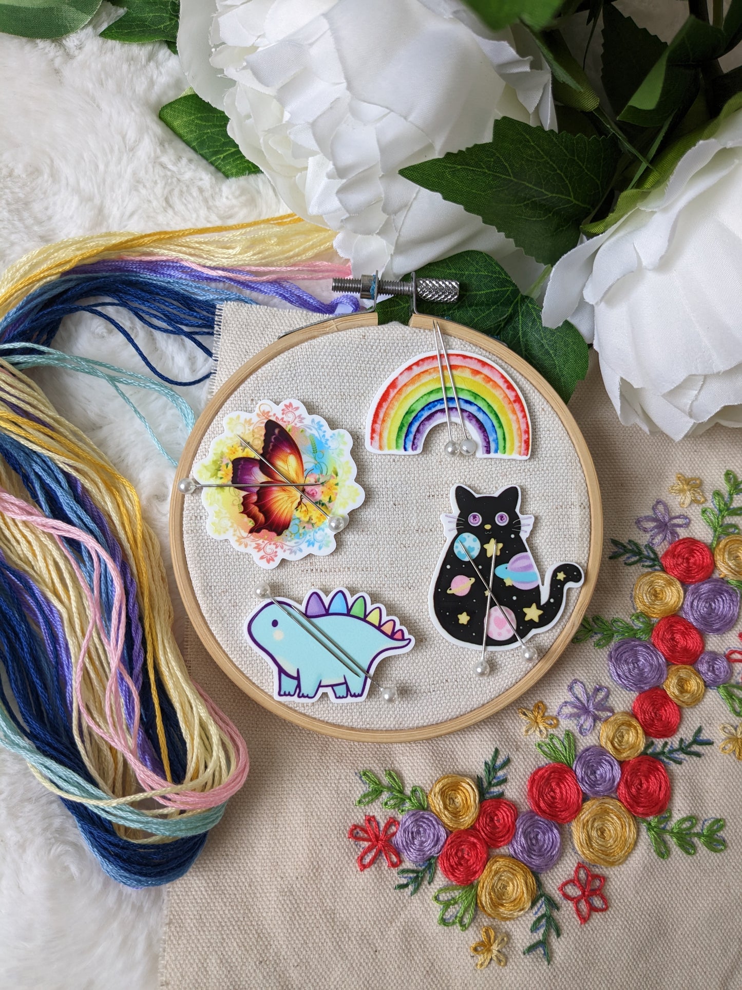 Magnetic needle holder / needle minder "Rainbow", "Pastel butterfly", "Pastel dino" or "Universe cat"