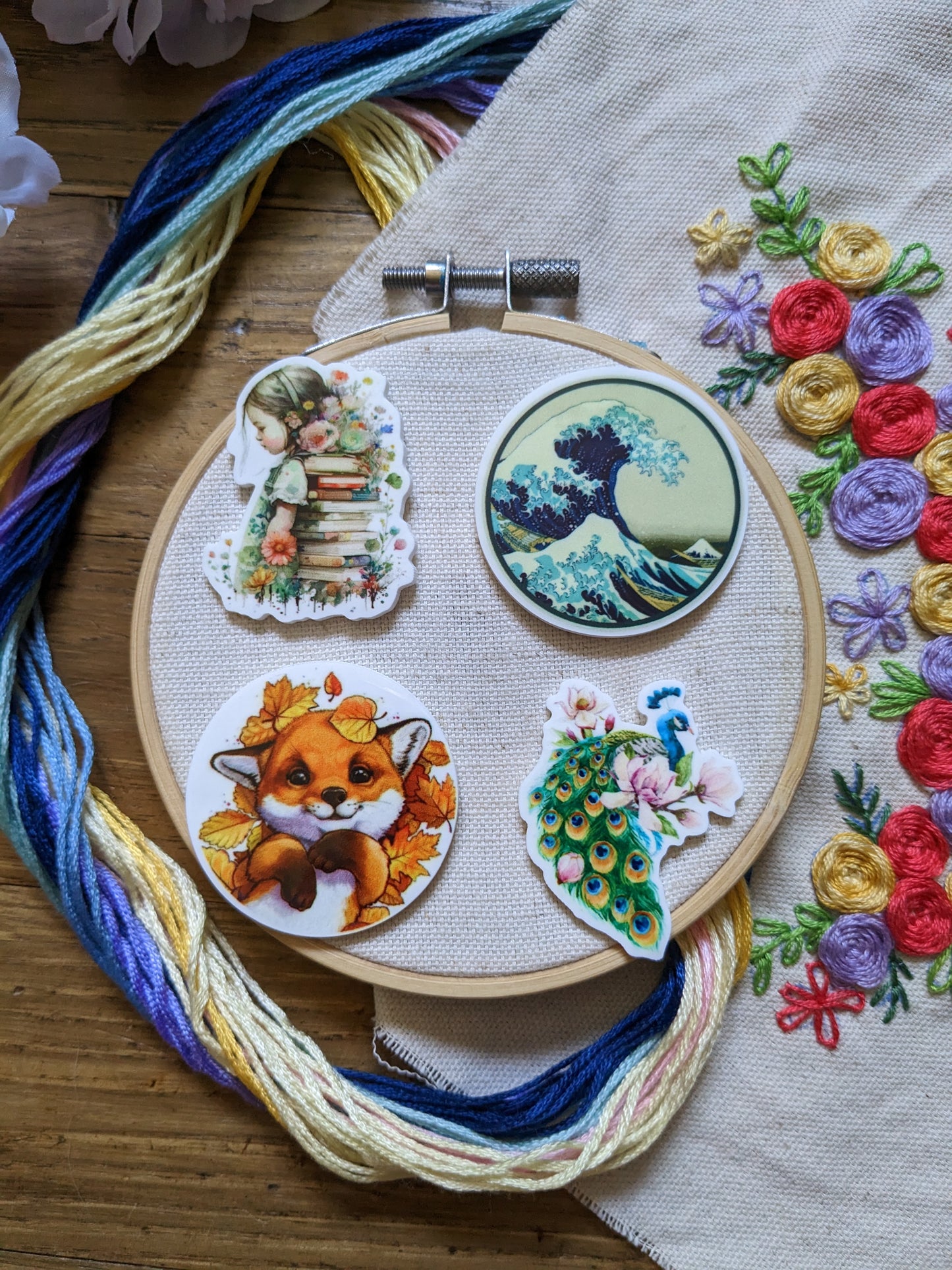 Magnetic needle holder / needle minder "Fox medallion", "Hokkusai wave", "Girl and books" or "Flowered peacock"