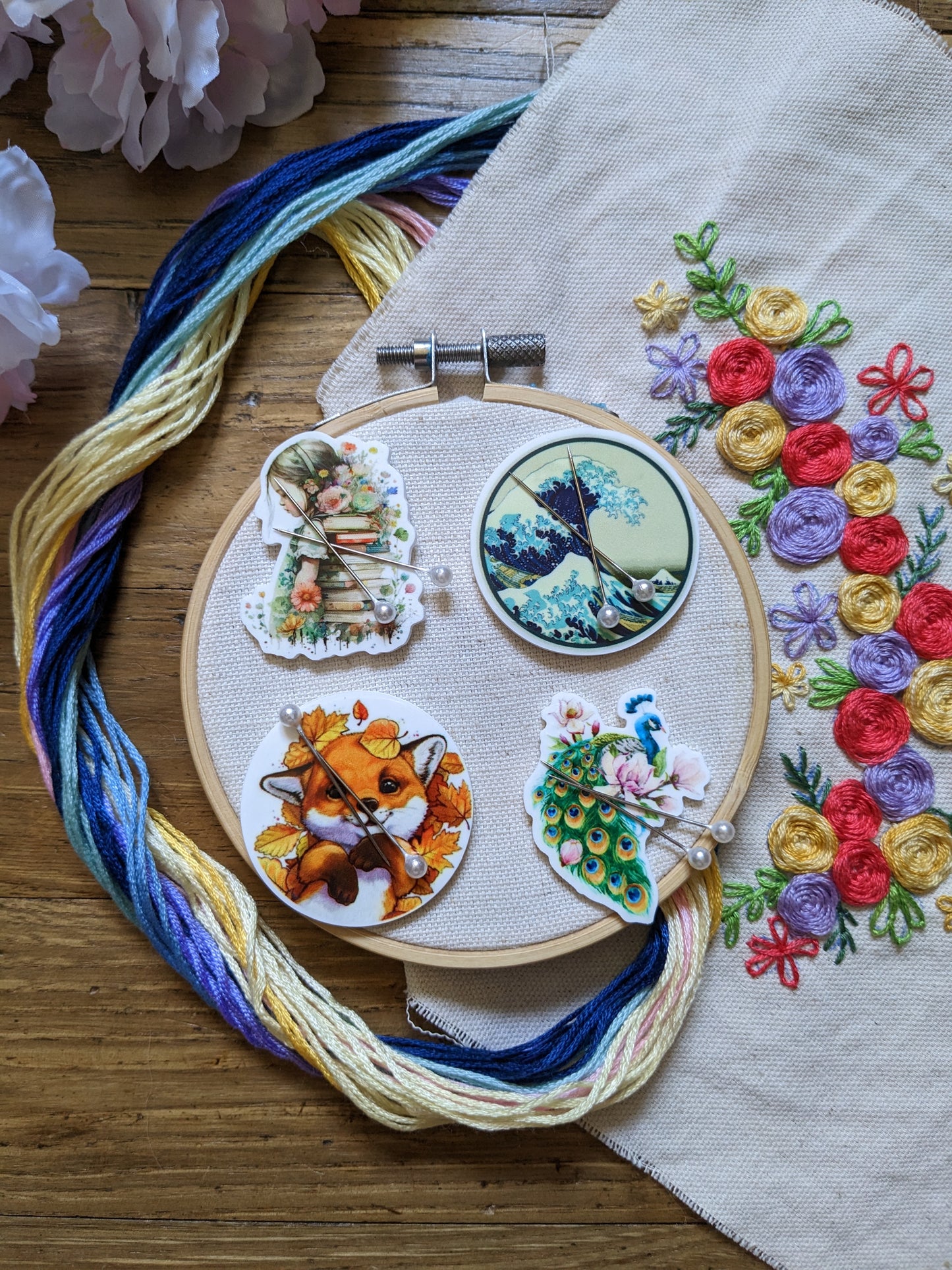 Magnetic needle holder / needle minder "Fox medallion", "Hokkusai wave", "Girl and books" or "Flowered peacock"