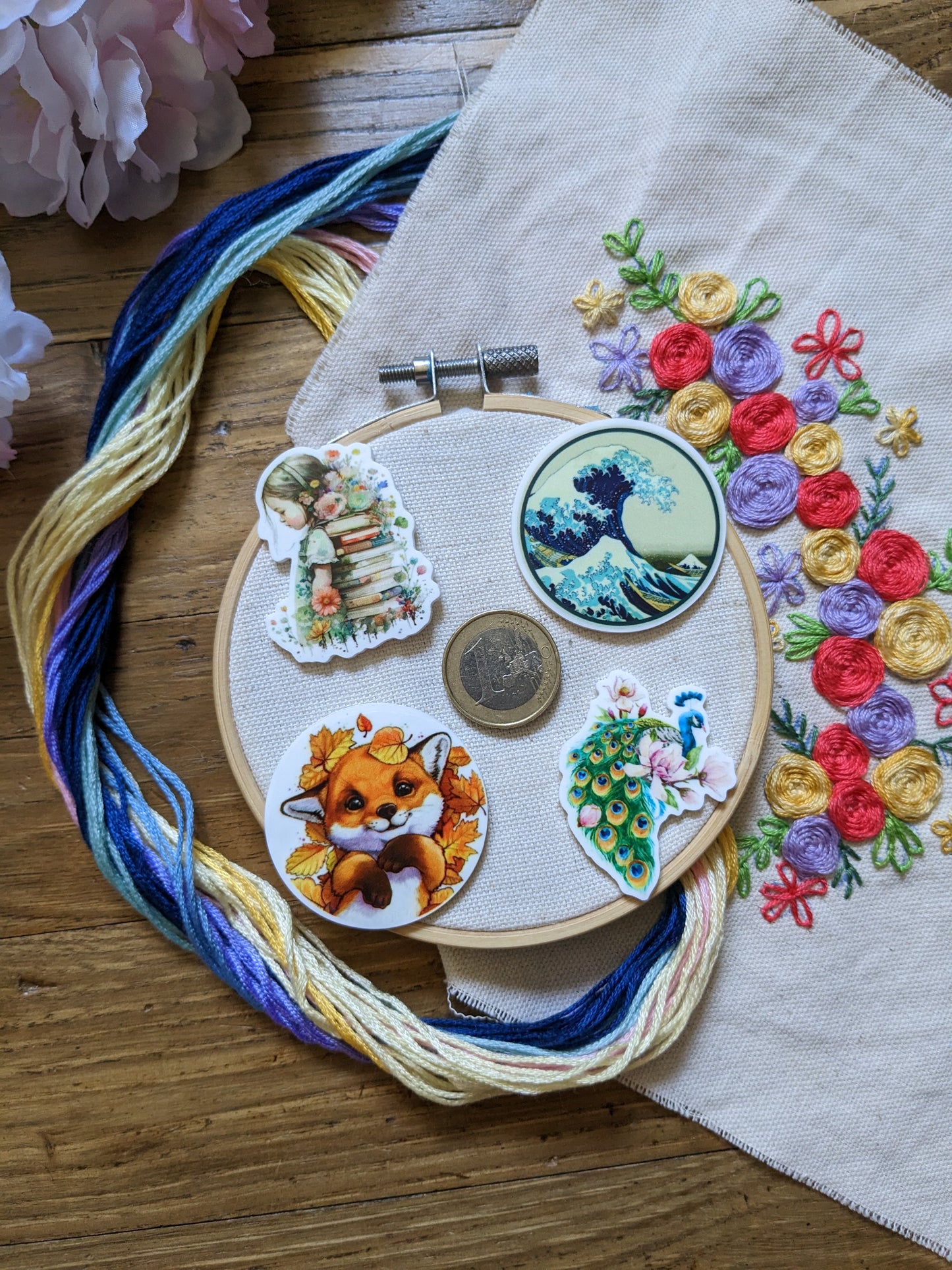 Magnetic needle holder / needle minder "Fox medallion", "Hokkusai wave", "Girl and books" or "Flowered peacock"