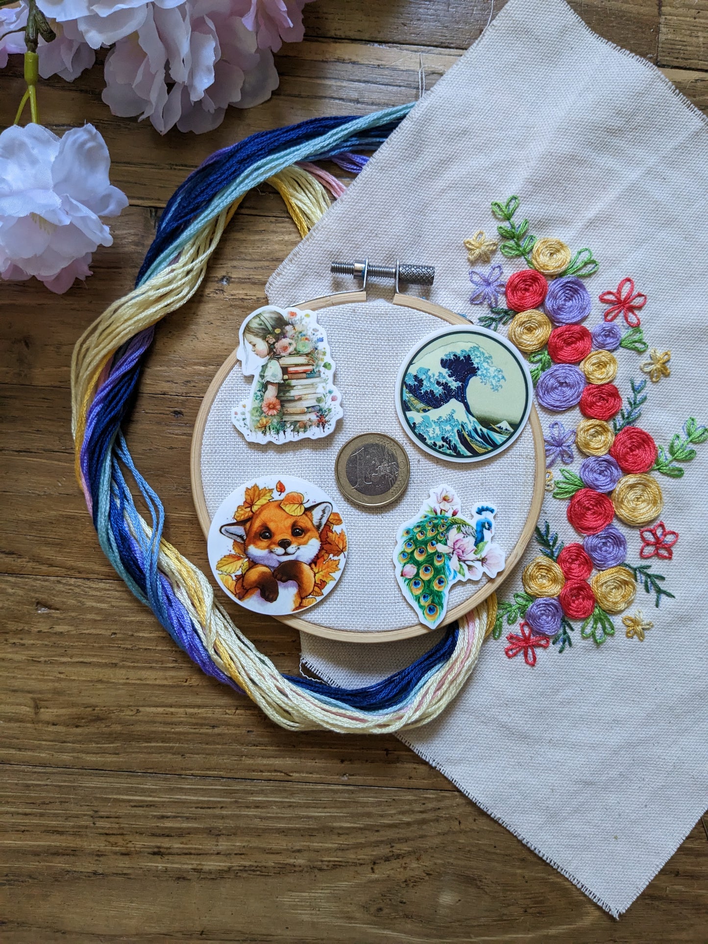Magnetic needle holder / needle minder "Fox medallion", "Hokkusai wave", "Girl and books" or "Flowered peacock"
