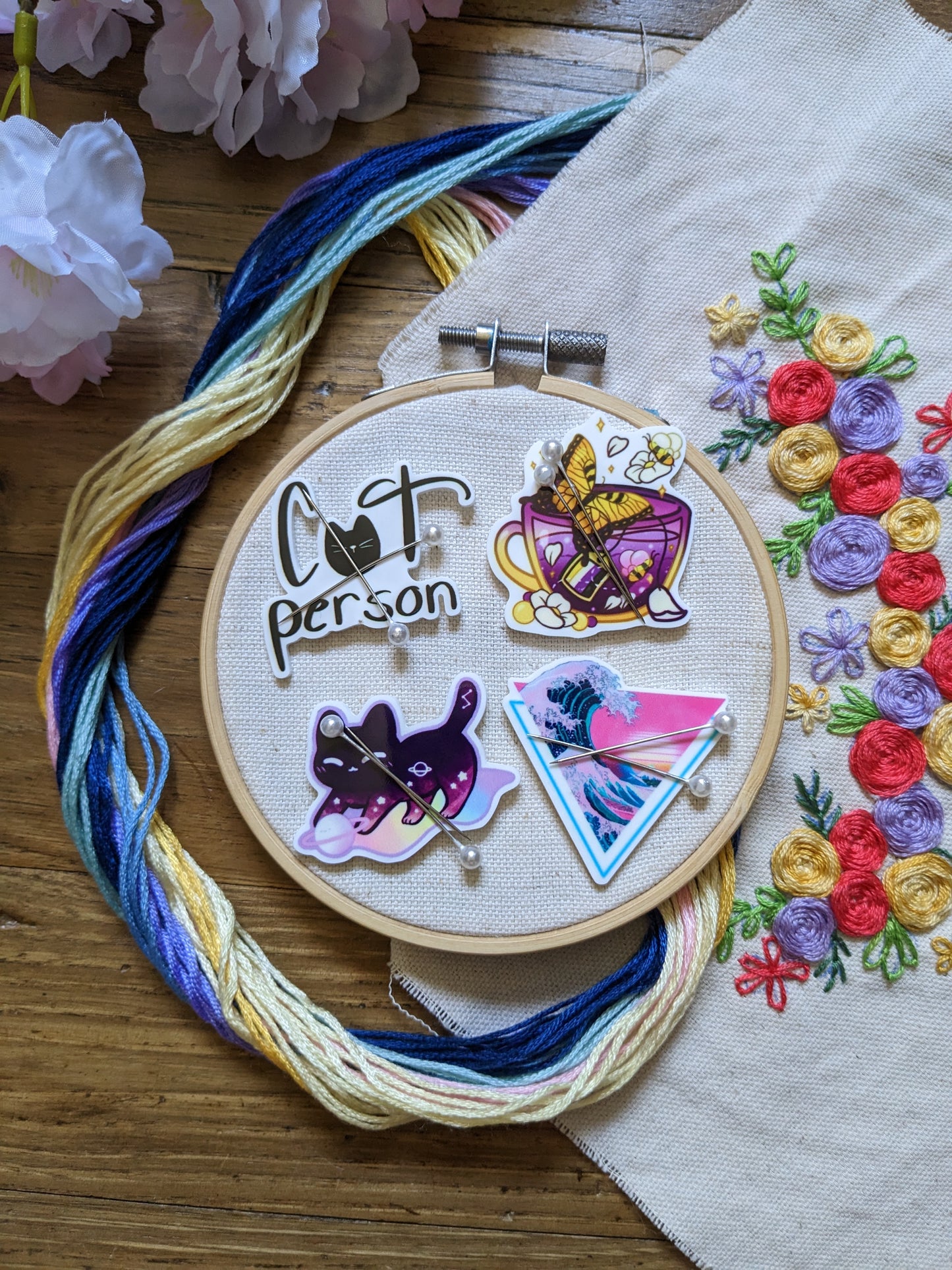 Magnetic needle holder / needle minder "Vague 80'", "Tea and butterfly", "Cat person" or "Cat and planet"