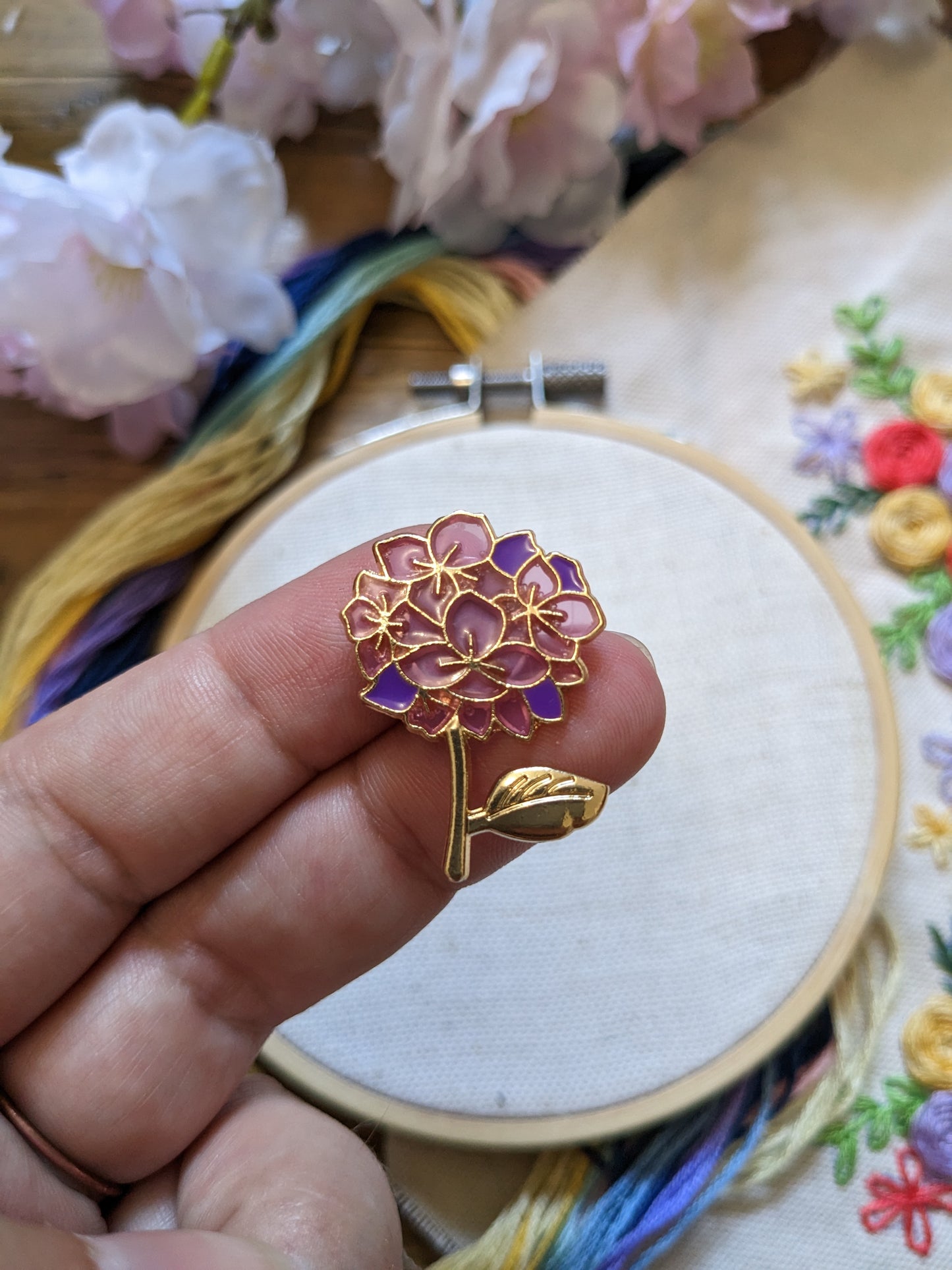 Magnetic needle holder / needle minder "Black Yin", "White Yang", "Purple Hydrangea", "Daisy" or "Tulips"