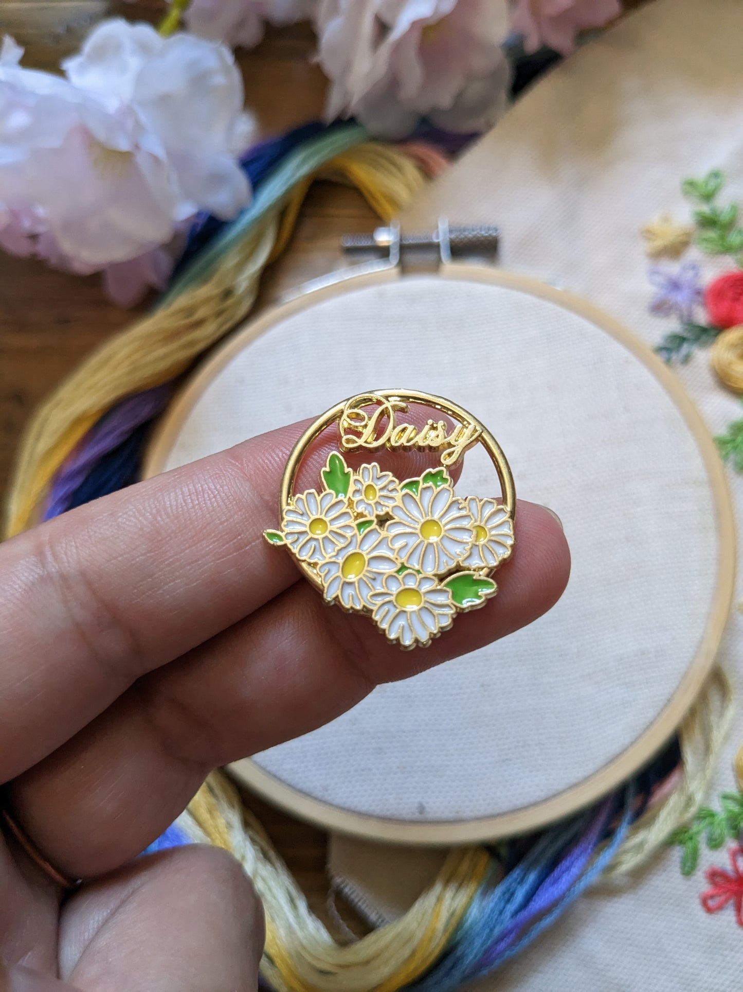 Magnetic needle holder / needle minder "Black Yin", "White Yang", "Purple Hydrangea", "Daisy" or "Tulips"