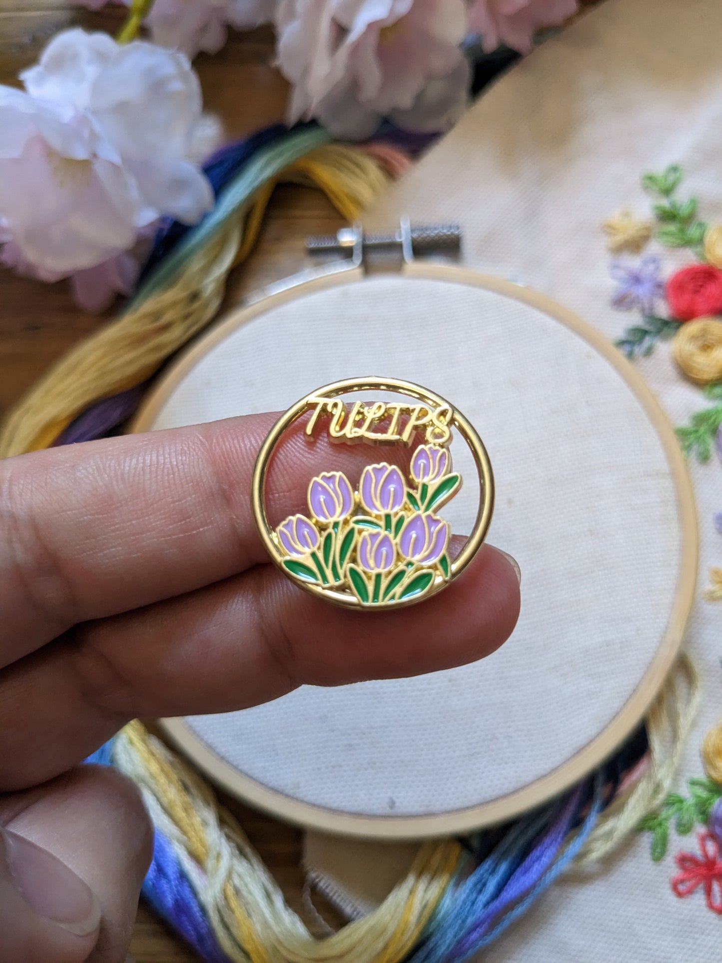 Magnetic needle holder / needle minder "Black Yin", "White Yang", "Purple Hydrangea", "Daisy" or "Tulips"