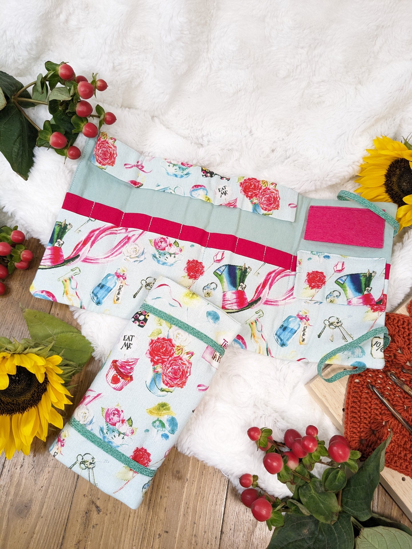Pochette de rangement aiguilles circulairez amovibles ou crochets tunisiens motif "Wonderland"