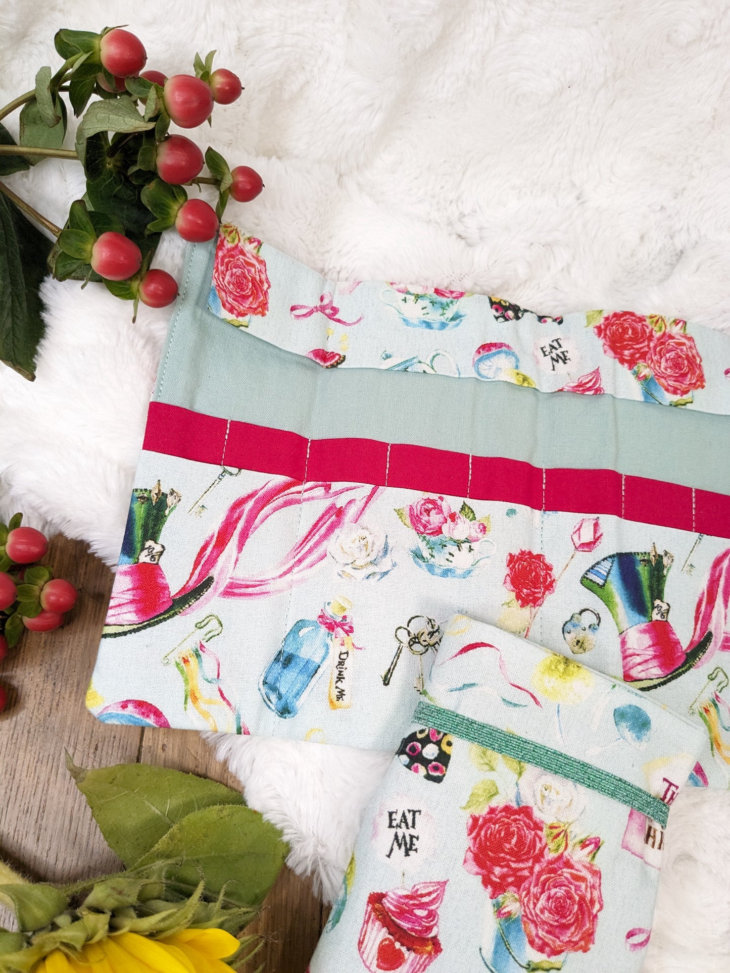 Pochette de rangement aiguilles circulairez amovibles ou crochets tunisiens motif "Wonderland"