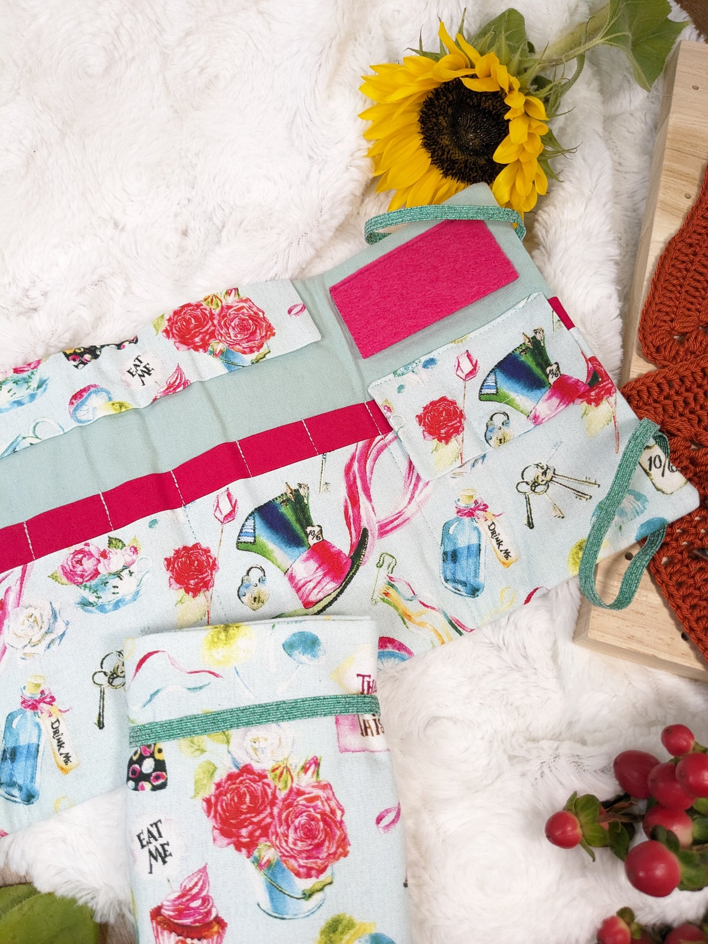 Pochette de rangement aiguilles circulairez amovibles ou crochets tunisiens motif "Wonderland"
