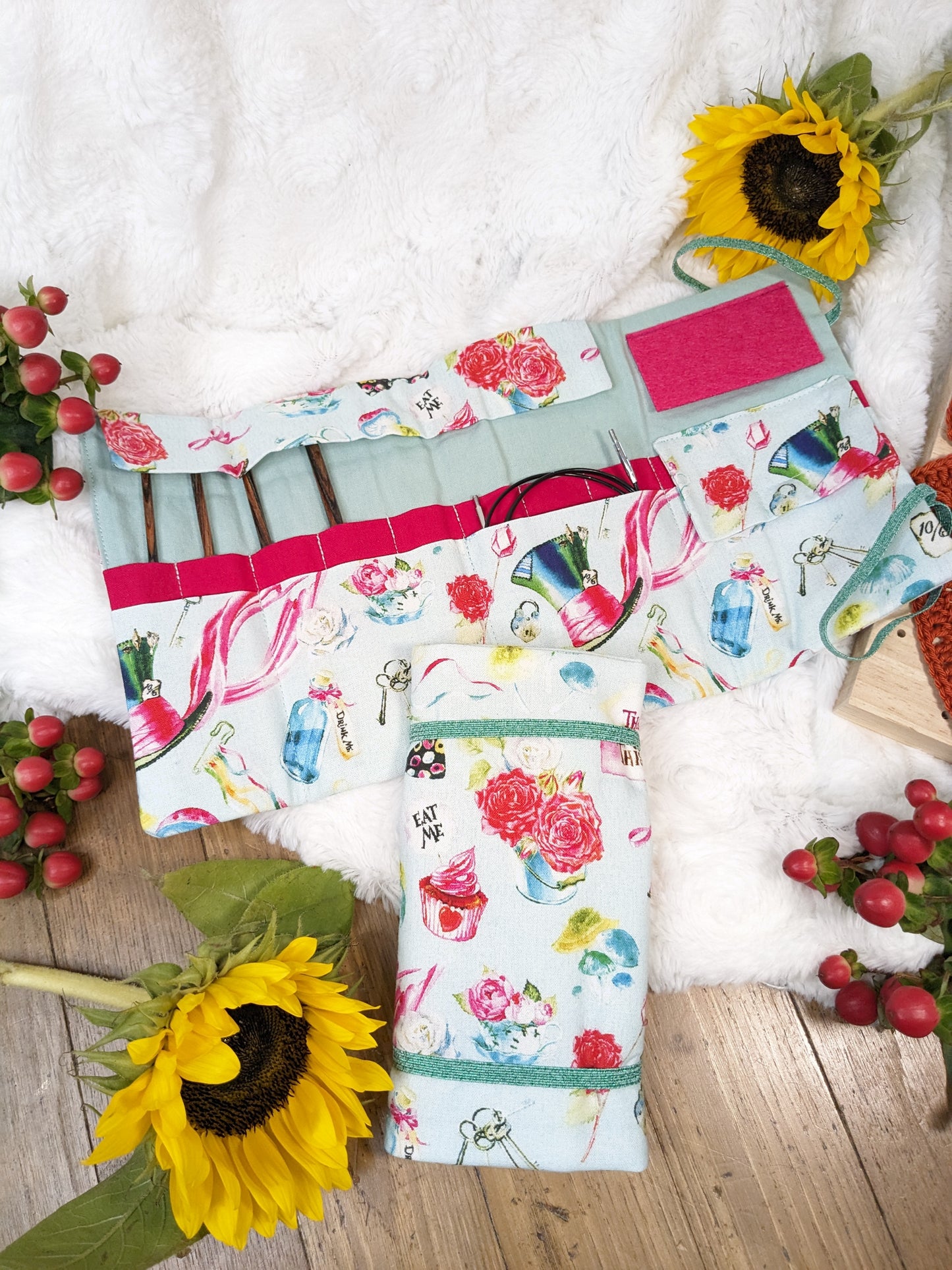 Pochette de rangement aiguilles circulairez amovibles ou crochets tunisiens motif "Wonderland"