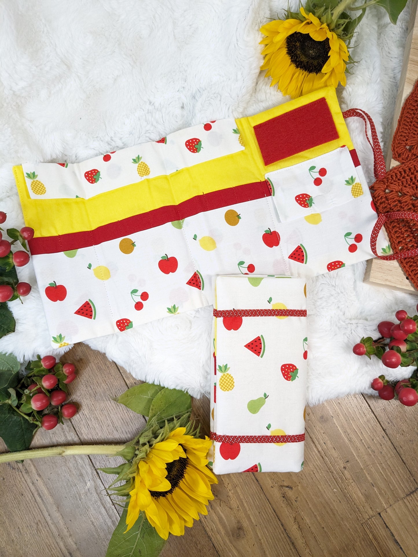 Pochette de rangement aiguilles circulaires amovibles ou crochets tunisiens motif "Fruits"