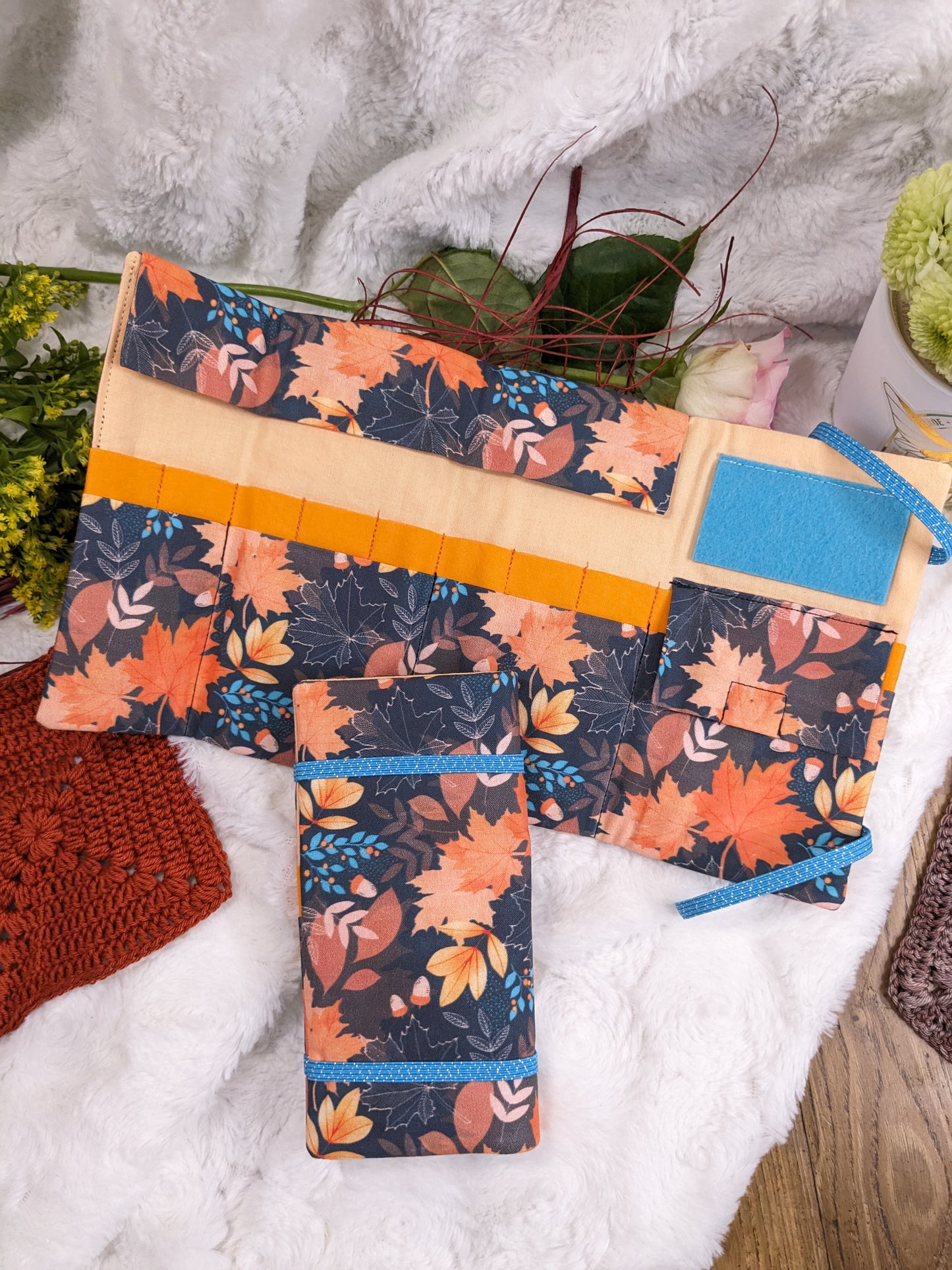 Pochette de rangement aiguilles circulaires amovibles ou crochets tunisiens motif "Feuilles d'automne"