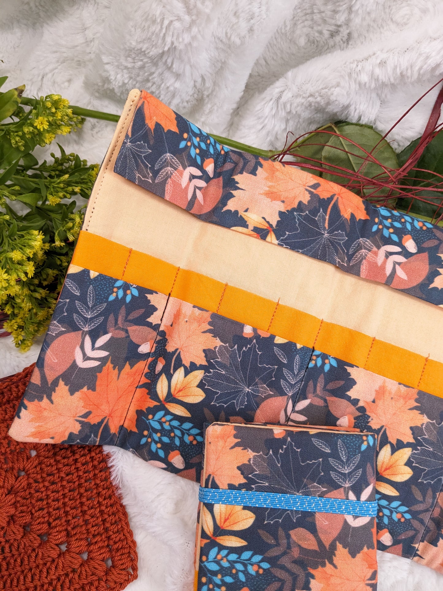 Pochette de rangement aiguilles circulaires amovibles ou crochets tunisiens motif "Feuilles d'automne"