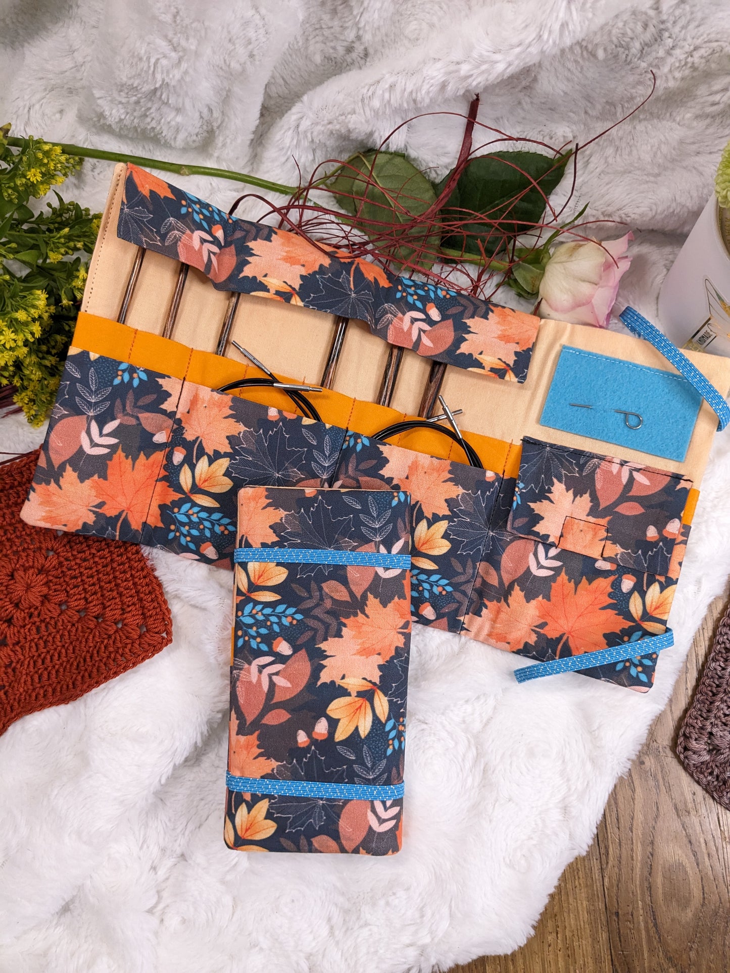 Pochette de rangement aiguilles circulaires amovibles ou crochets tunisiens motif "Feuilles d'automne"
