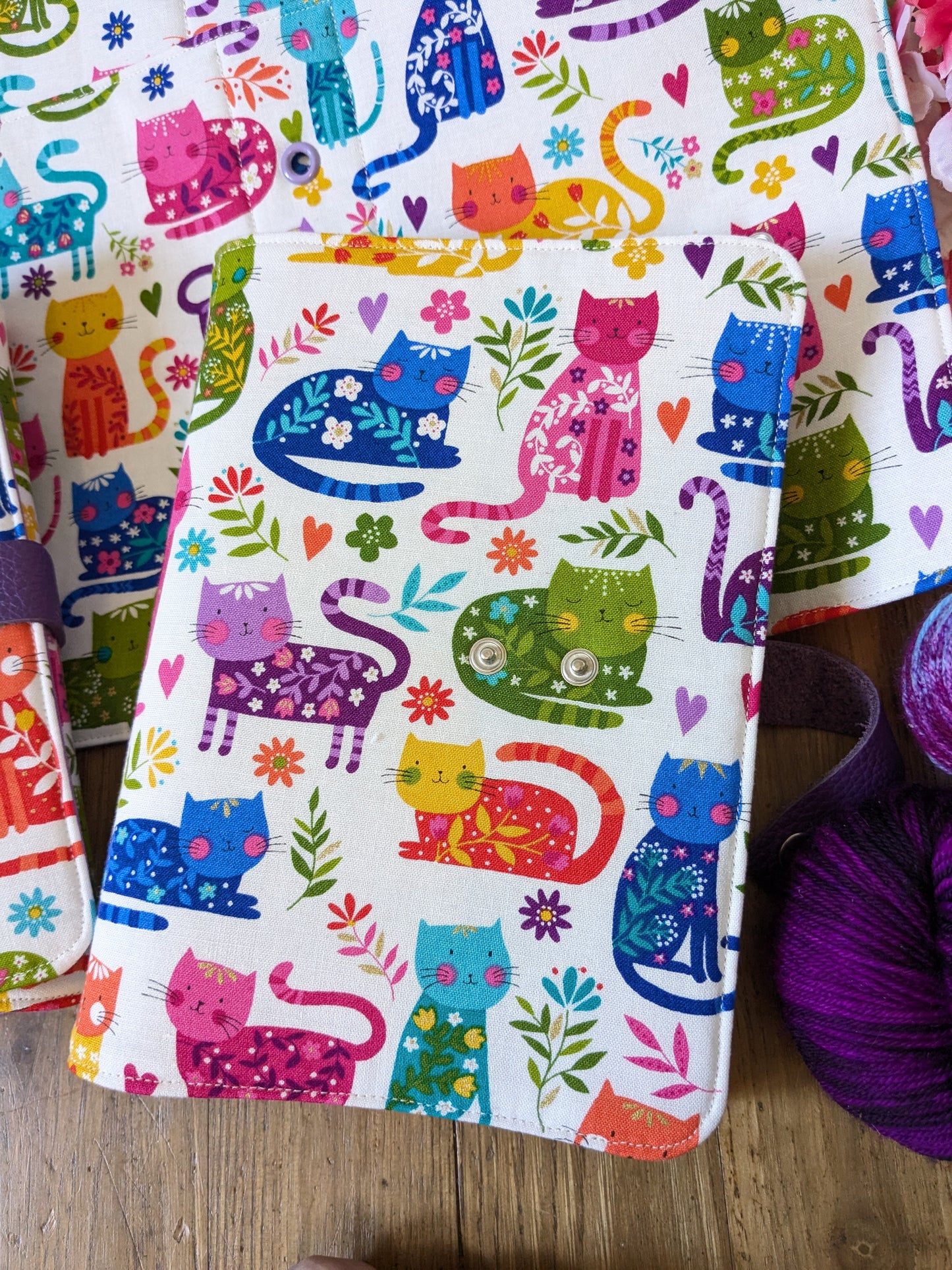 Classeur à aiguilles "Chats multicolores" (classeur complet = couverture + structure ⚠️)