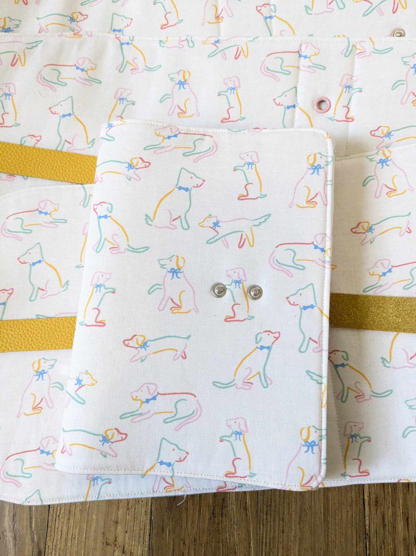 Classeur à aiguilles "Chiens multicolores" (classeur complet = couverture + structure ⚠️)