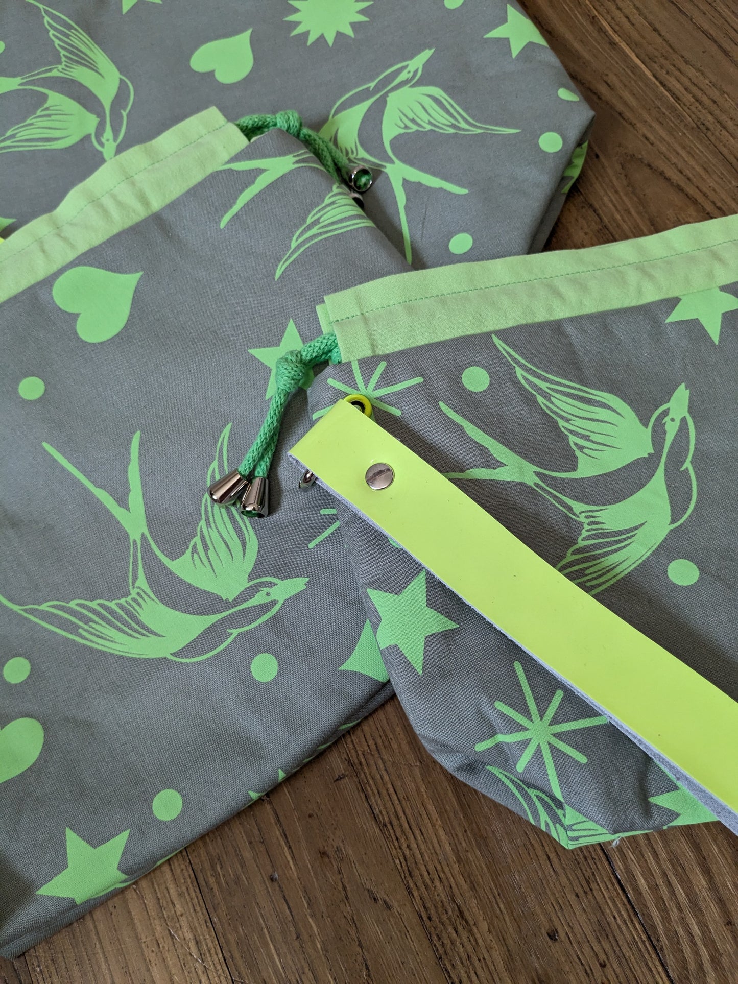 Sac à projet "Hirondelles vertes fluo"