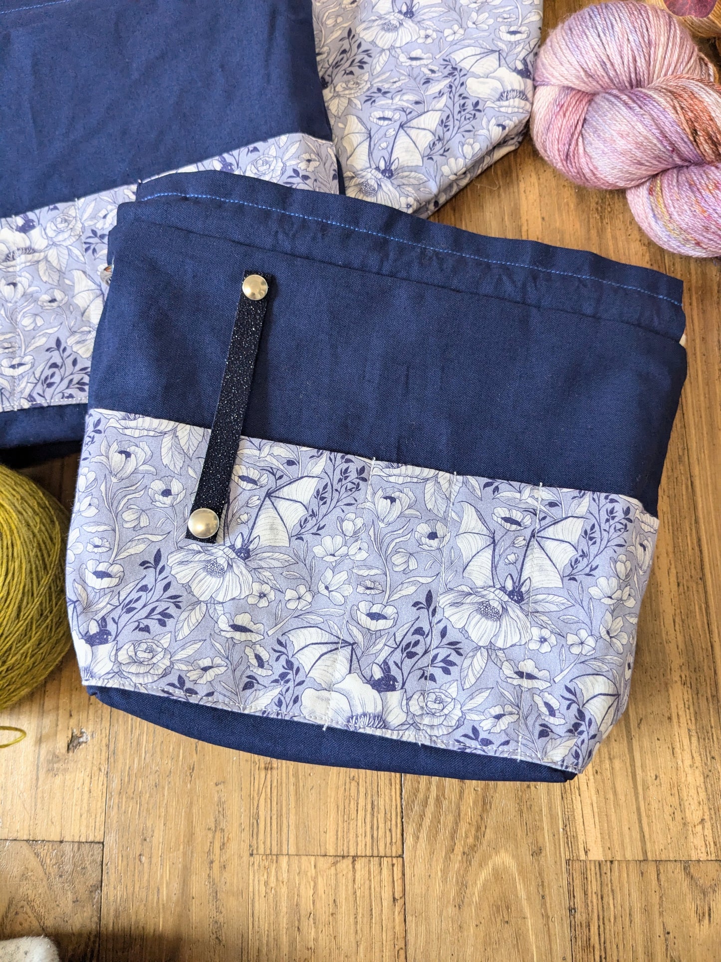Sac à projet Basic "Chauves souris et fleurs" motif par Lixy illustration