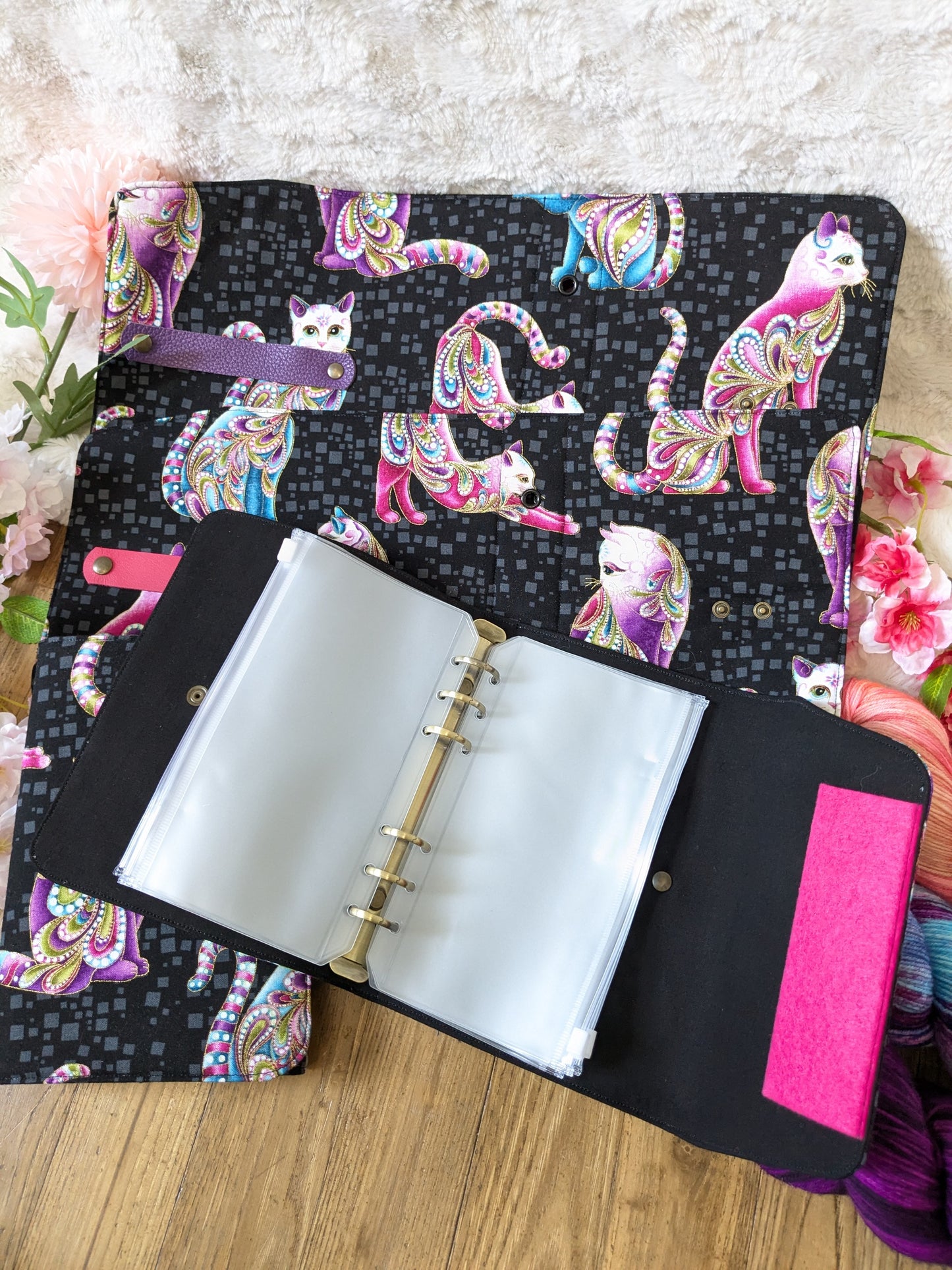 Classeur à aiguilles "Chats fond noir" (classeur complet = couverture + structure ⚠️)