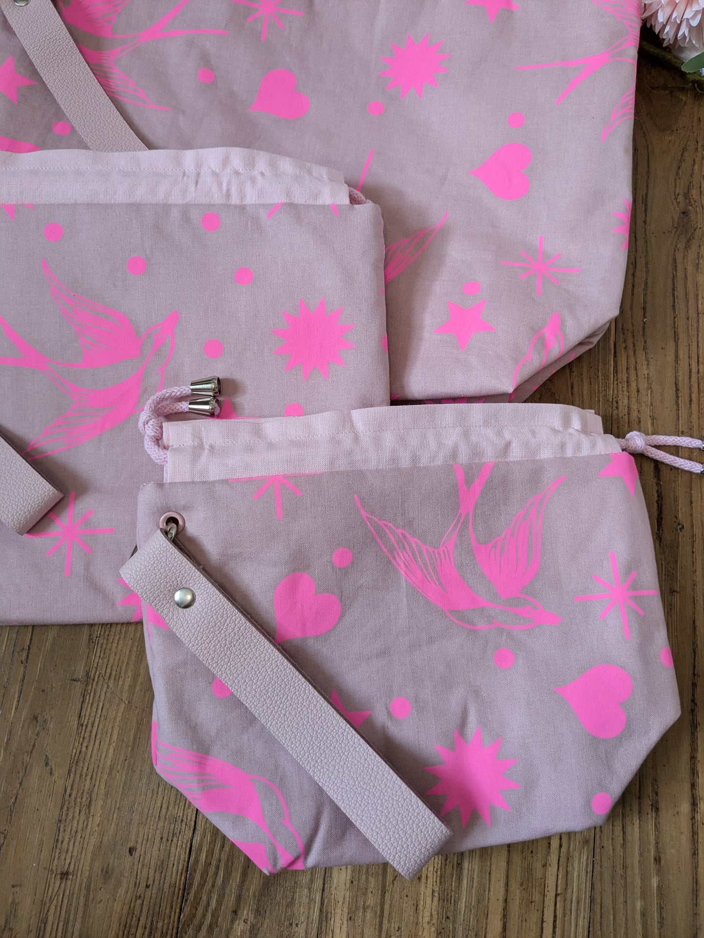 Sac à projet "Hirondelles roses fluo"
