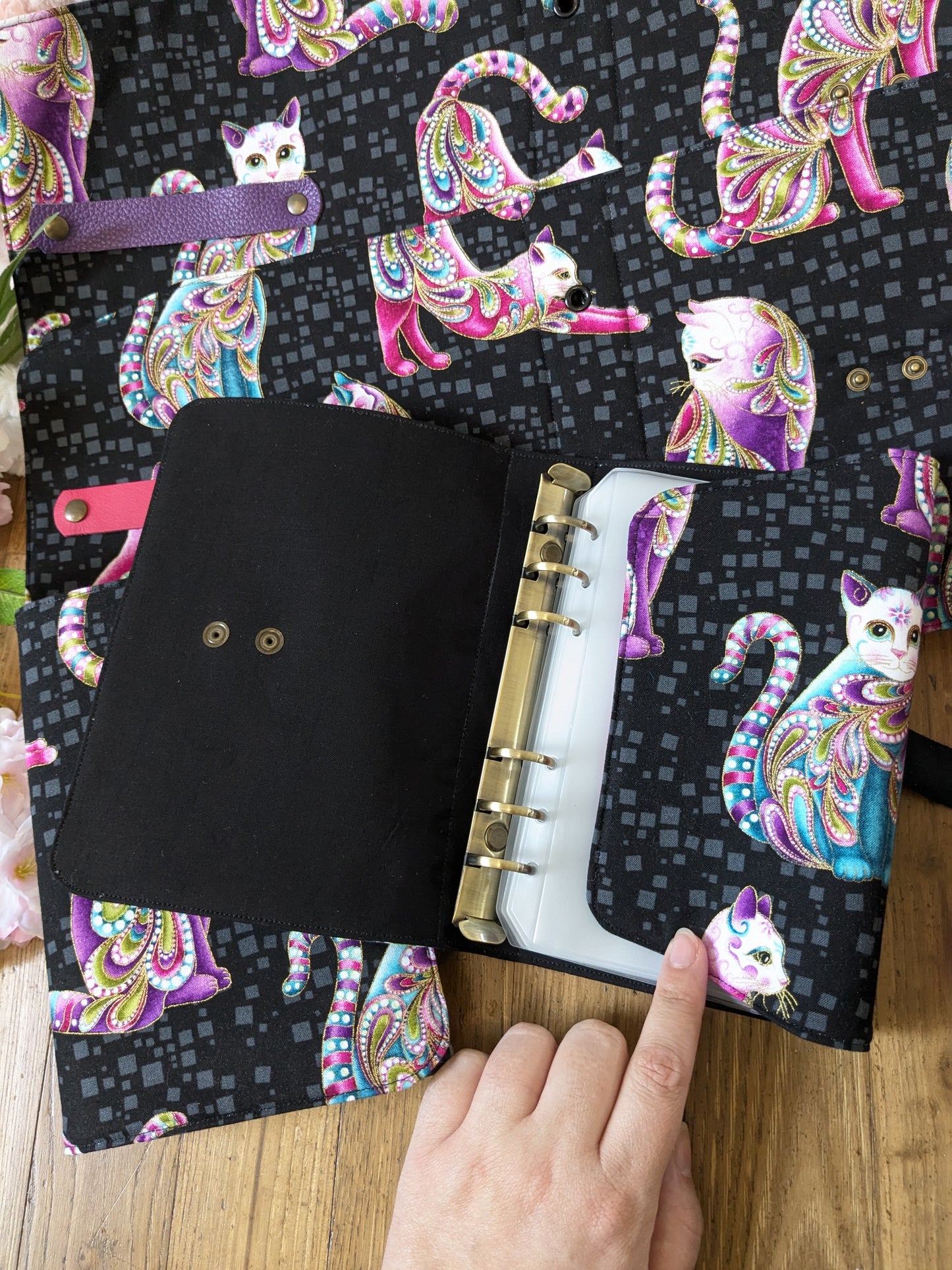 Classeur à aiguilles "Chats fond noir" (classeur complet = couverture + structure ⚠️)