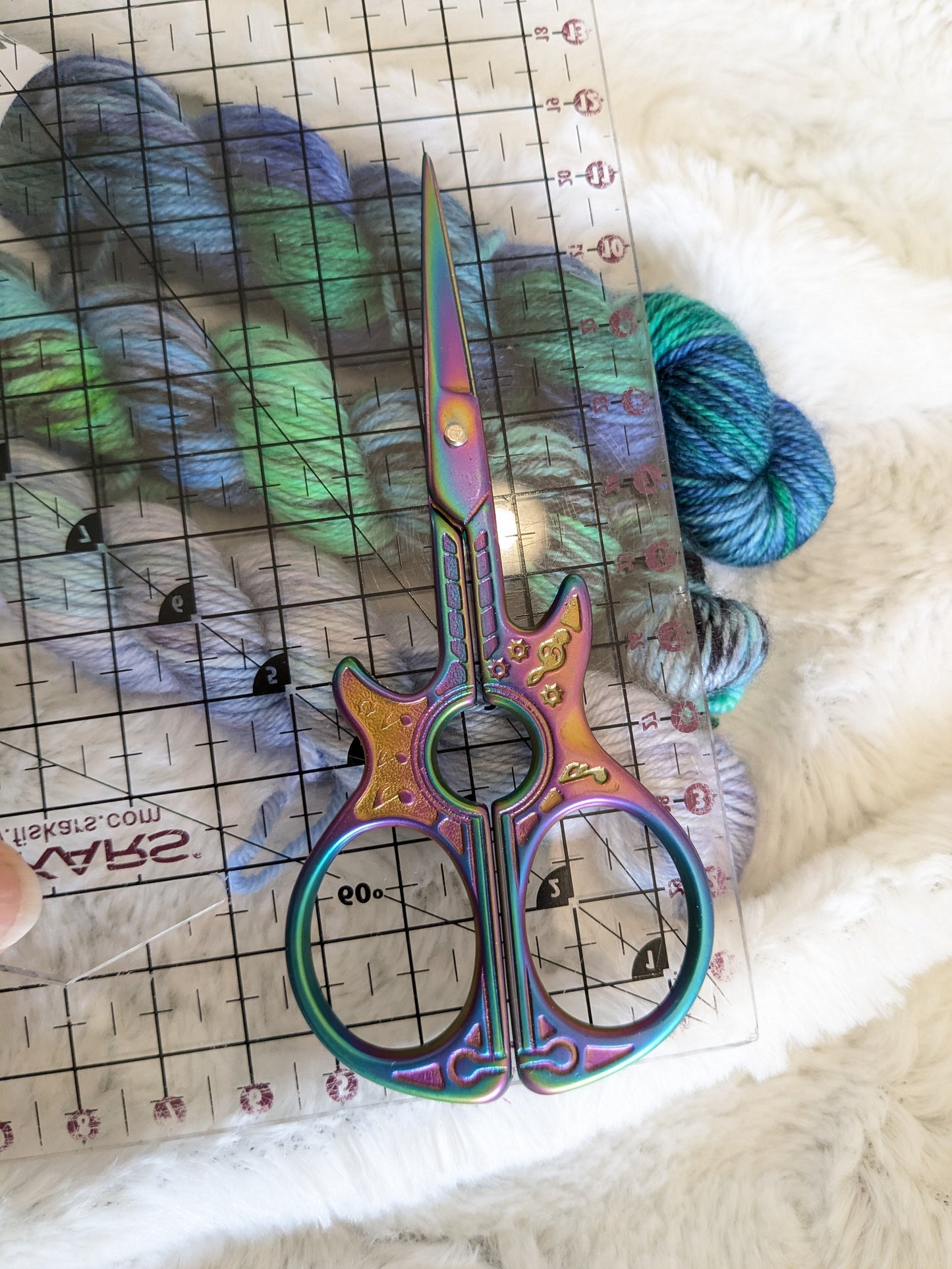 Ciseaux de broderie pétrole modèle Guitare