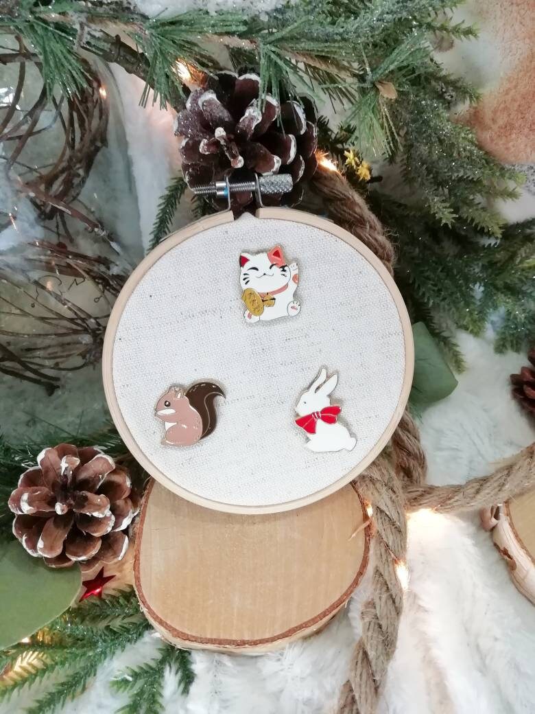 Magnetic needle holder / needle minder "Maneki neko", "Rabbit knot", "Squirrel"