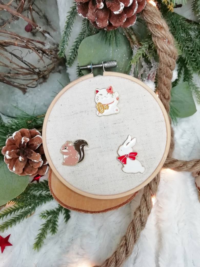 Magnetic needle holder / needle minder "Maneki neko", "Rabbit knot", "Squirrel"