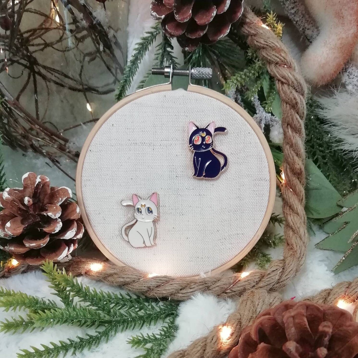 Magnetic needle holder / needle minder "Black cat", "White cat"