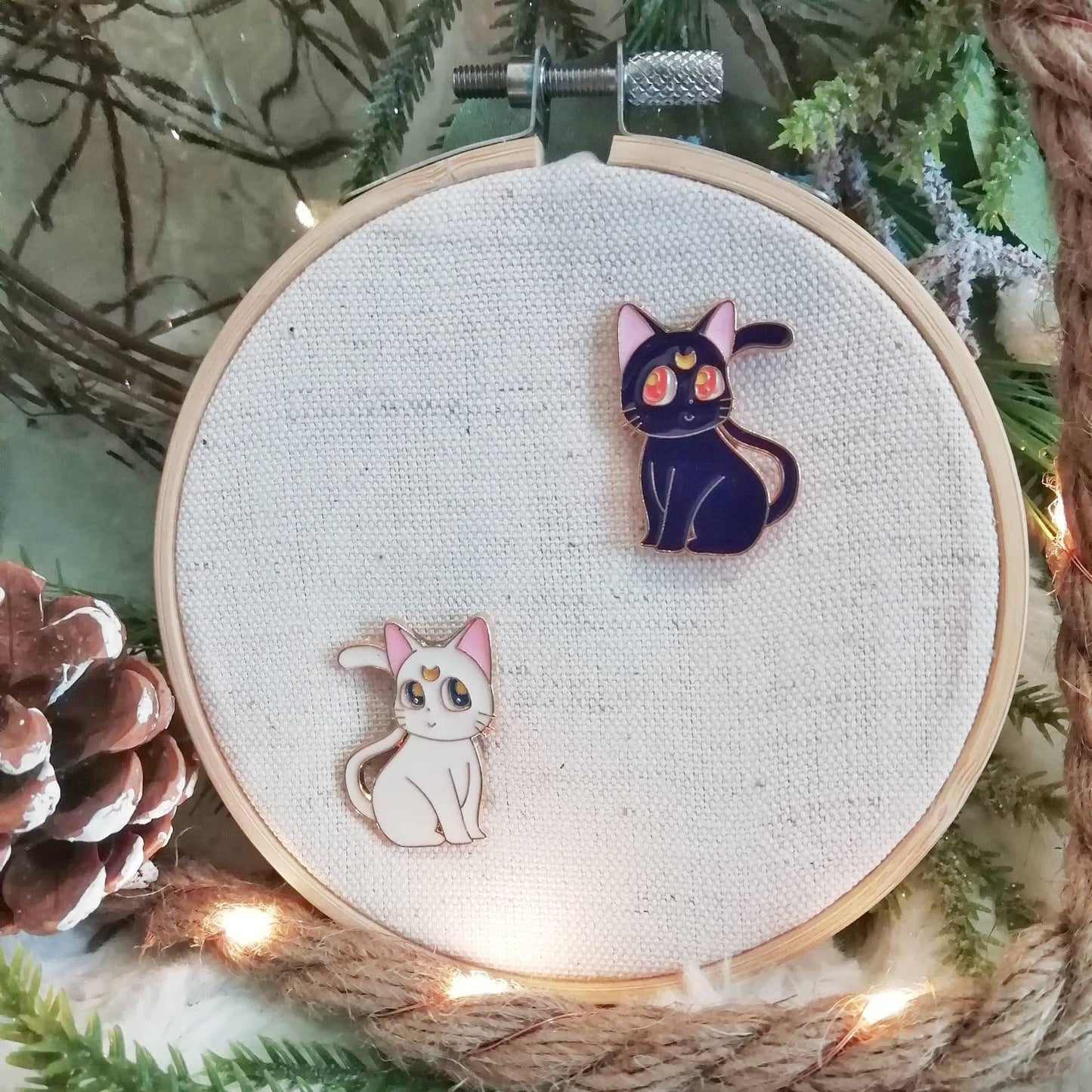 Magnetic needle holder / needle minder "Black cat", "White cat"