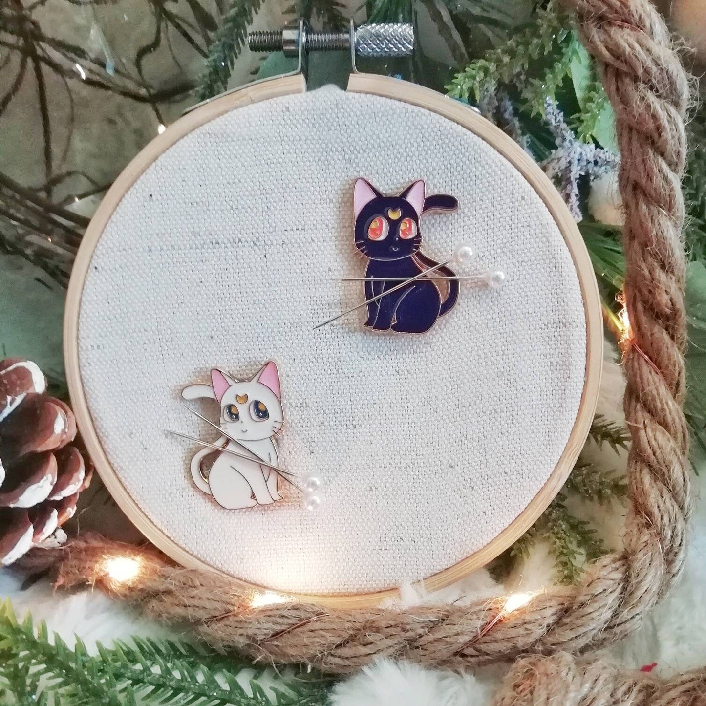 Magnetic needle holder / needle minder "Black cat", "White cat"