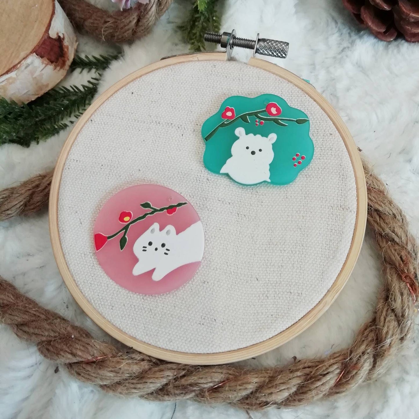 Magnet needle holder? / needle minder "Pink cat" or "Turquoise bear"