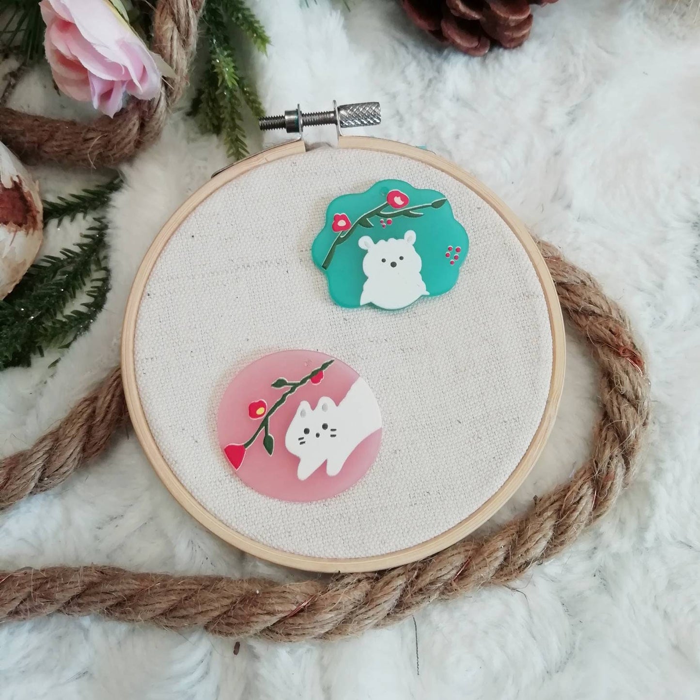 Magnet needle holder? / needle minder "Pink cat" or "Turquoise bear"