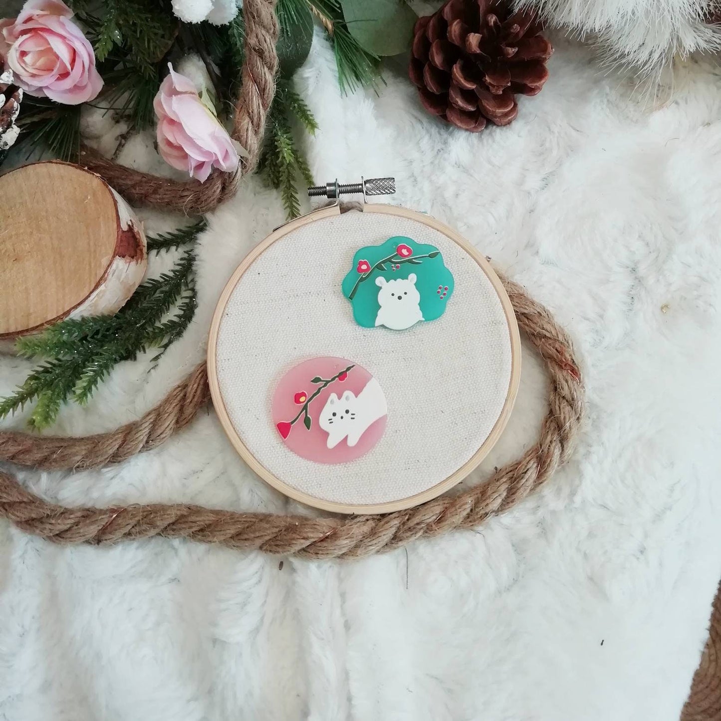 Magnet needle holder? / needle minder "Pink cat" or "Turquoise bear"