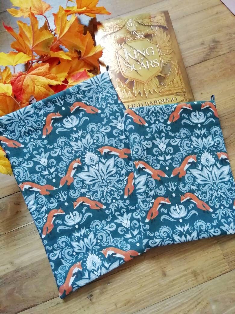 Book sleeve / booksleeve "Leaping foxes"