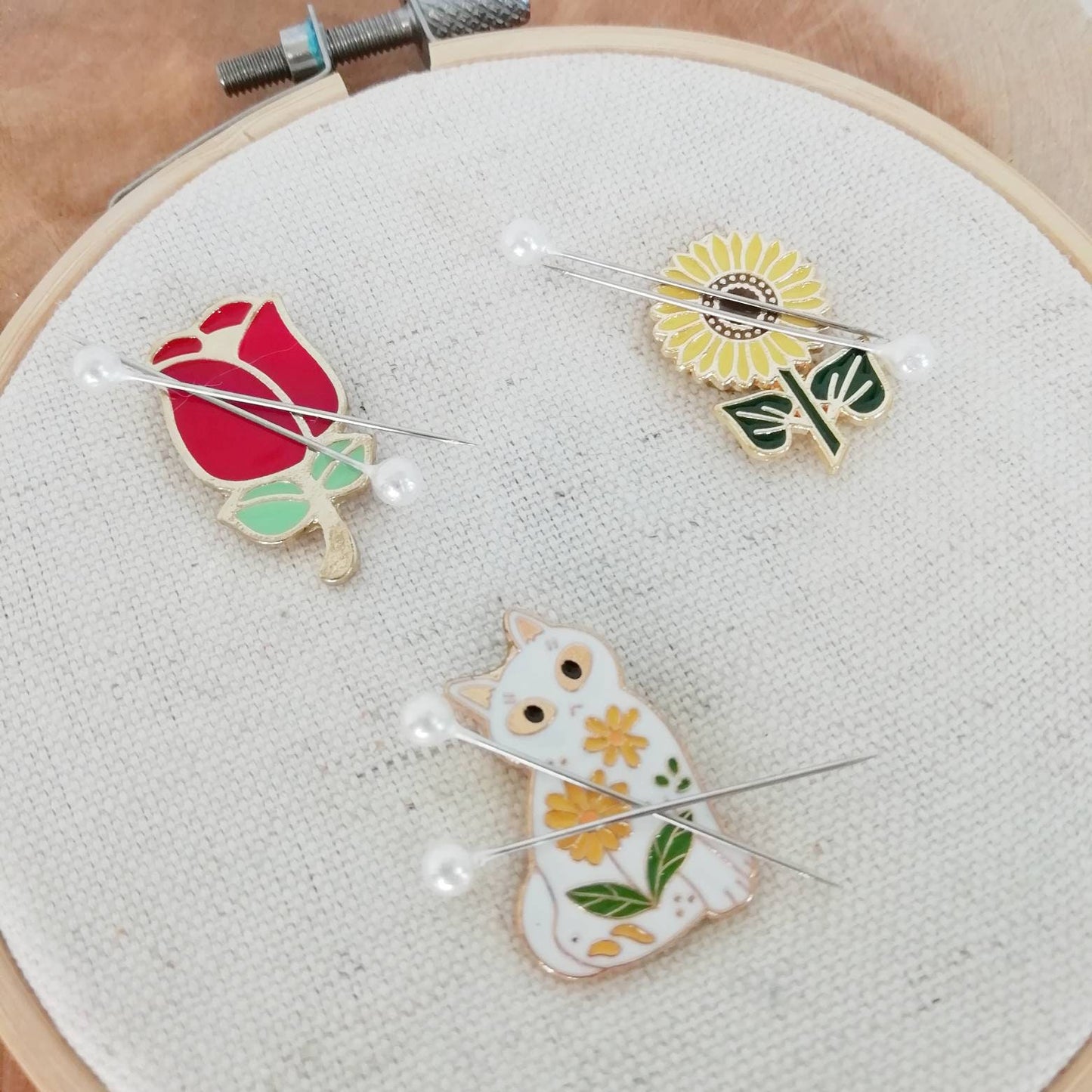 Magnetic needle holder for embroidery "White daisy cat", "Sunflower", "Red rose"