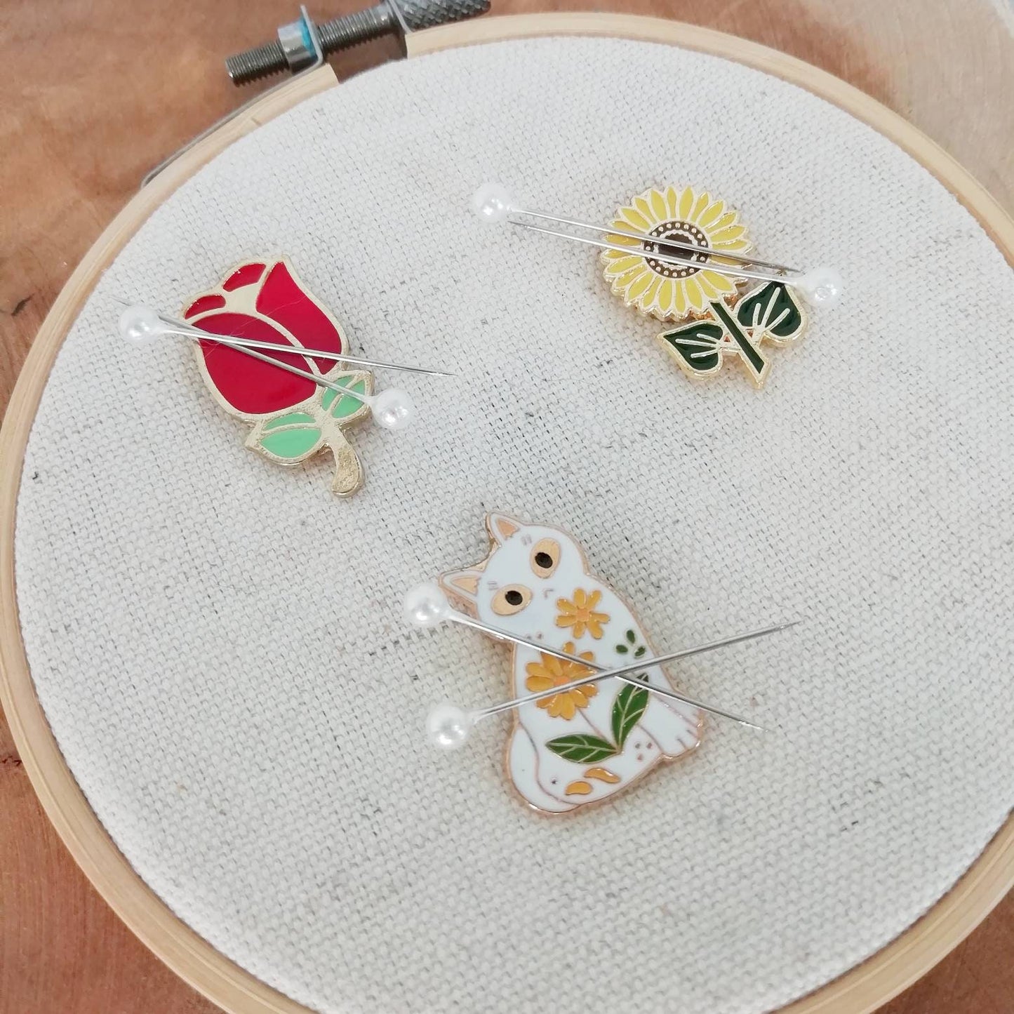 Magnetic needle holder for embroidery "White daisy cat", "Sunflower", "Red rose"