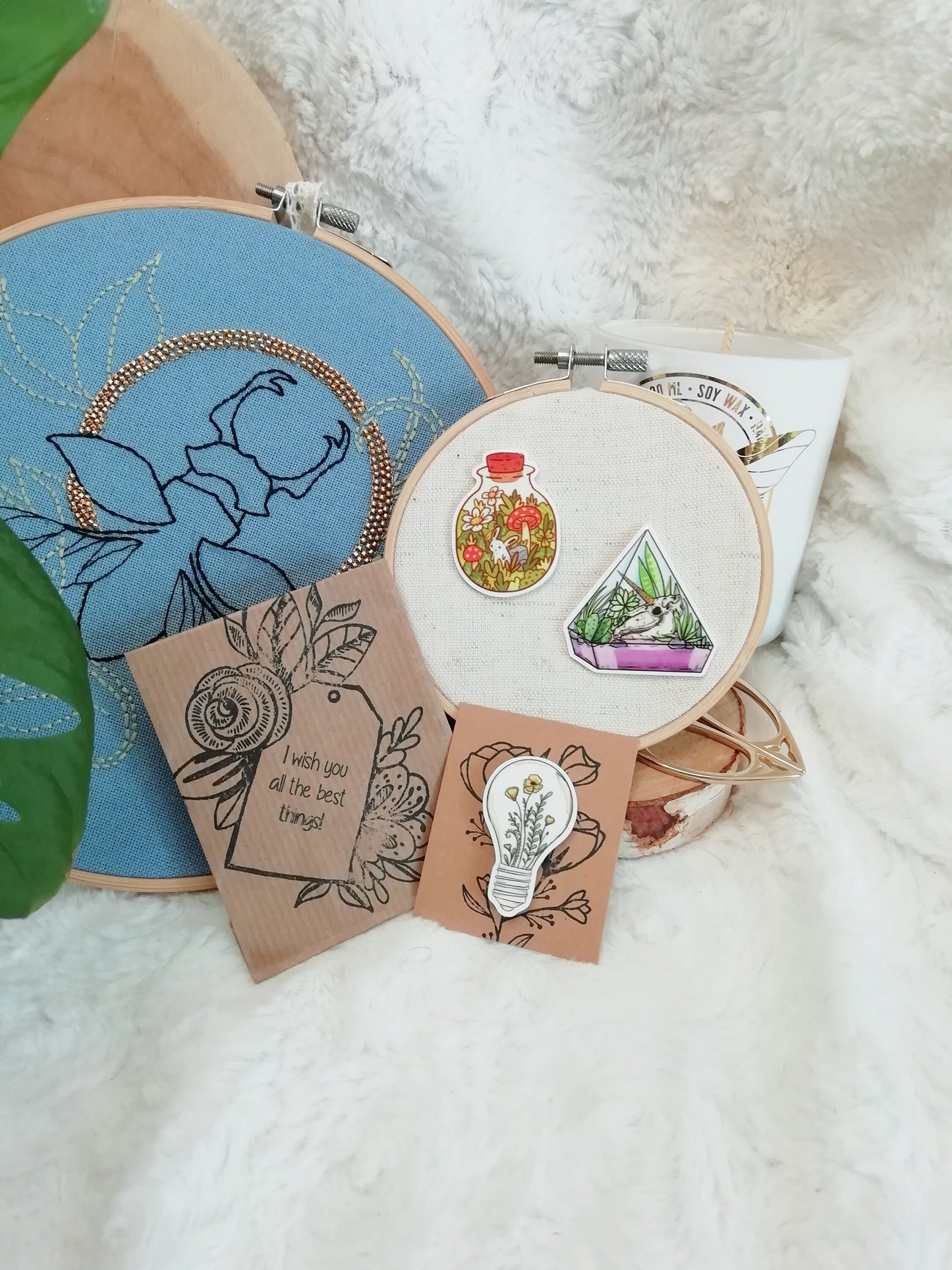 Magnetic needle holder / needle minder "Unicorn terrarium", "Flower bulb" or "Rabbit jar"