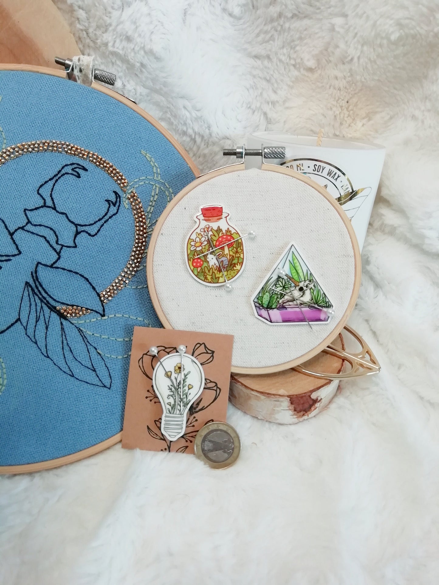 Magnetic needle holder / needle minder "Unicorn terrarium", "Flower bulb" or "Rabbit jar"