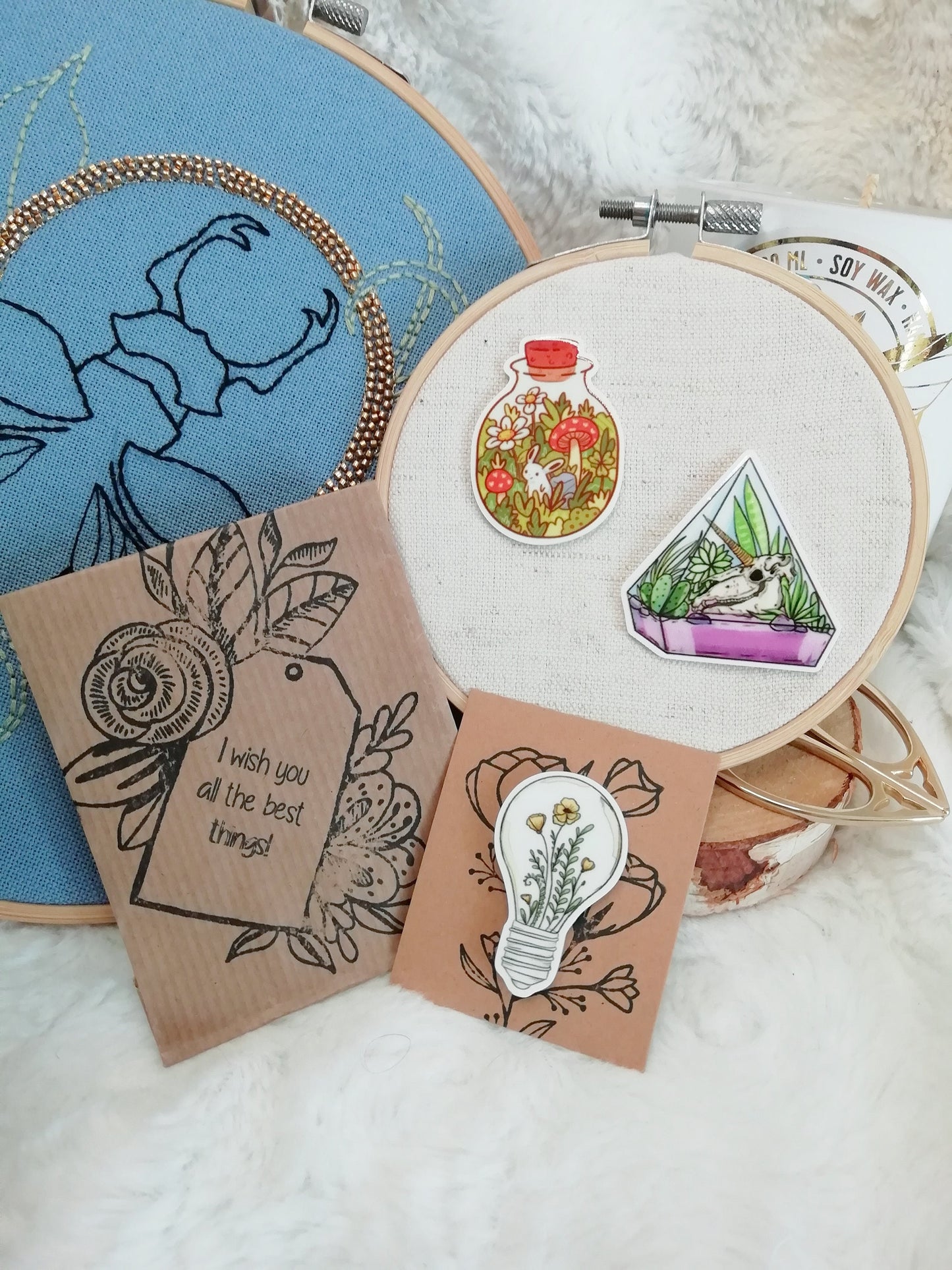 Magnetic needle holder / needle minder "Unicorn terrarium", "Flower bulb" or "Rabbit jar"