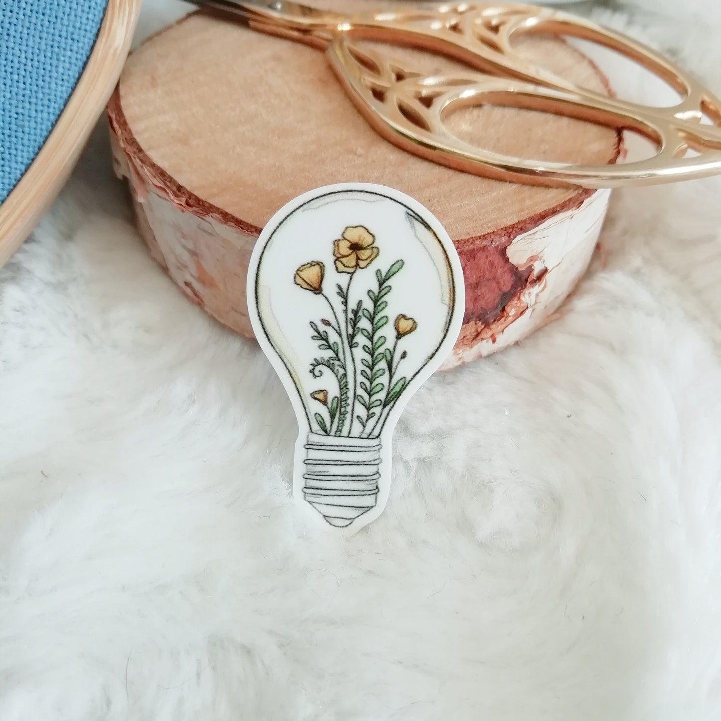 Magnetic needle holder / needle minder "Unicorn terrarium", "Flower bulb" or "Rabbit jar"