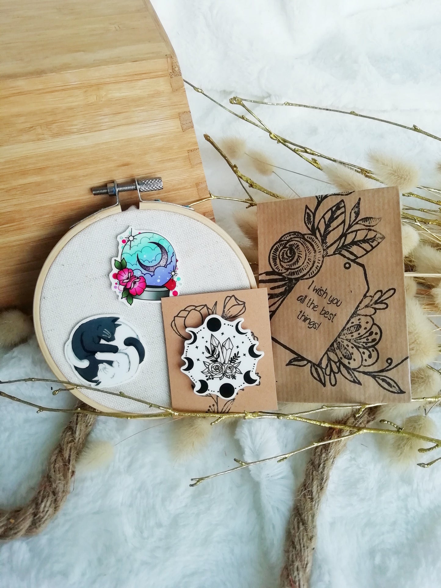 Magnetic needle holder / needle minder "Ying Yang", "Crystal ball" or "Lunar phases"